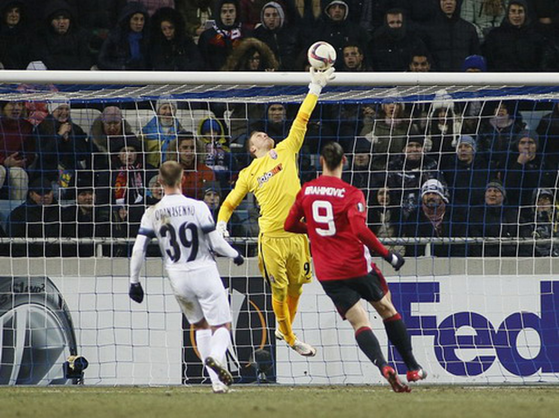 Thủ m&ocirc;n Levchenko vất vả trước c&aacute;c ch&acirc;n s&uacute;t Man United