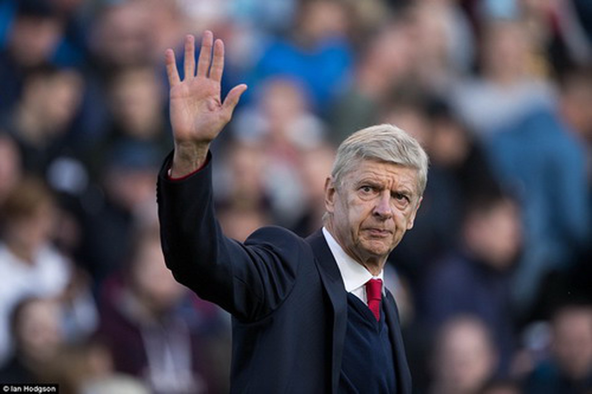 HLV Wenger tri &acirc;n c&aacute;c CĐV Arsenal sau tr&ograve;n 20 năm l&agrave;m việc