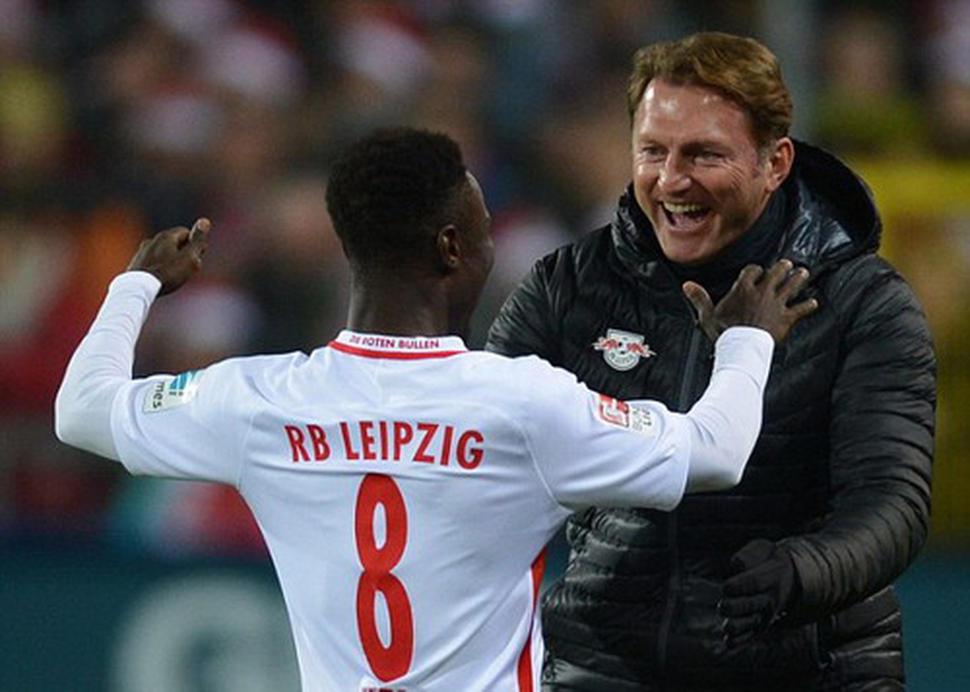 Nabi Keita v&agrave; HLV Ralph Hasenh&uuml;ttl