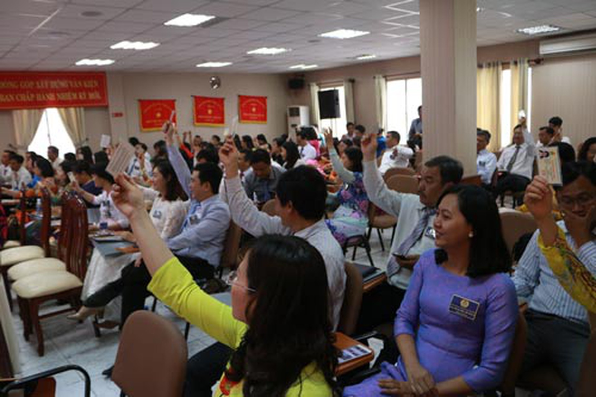 Đại biểu th&ocirc;ng qua quy chế đại hội