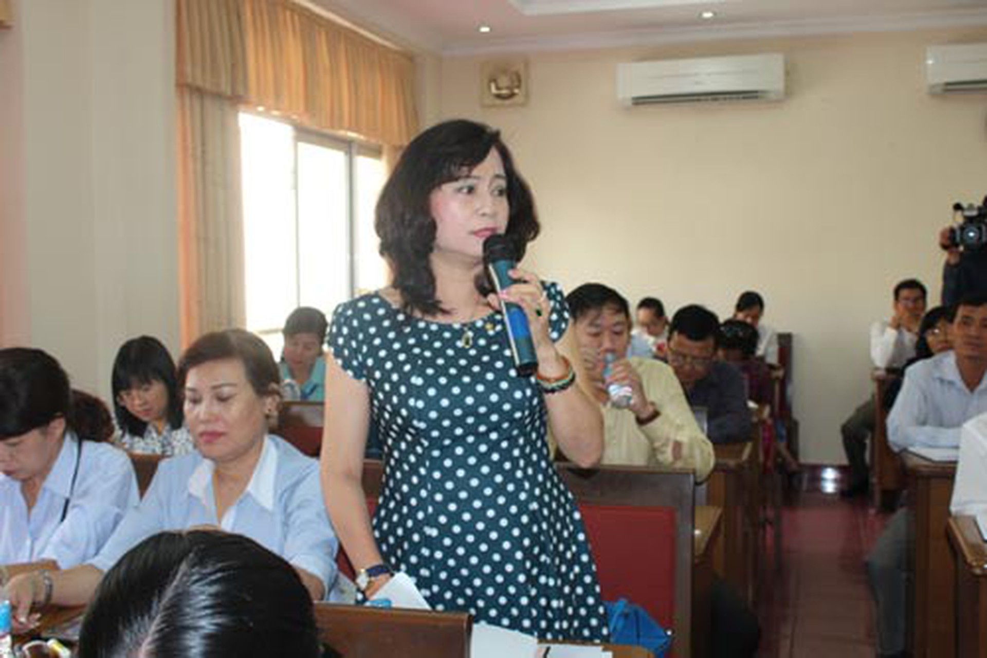 C&aacute;n bộ C&ocirc;ng đo&agrave;n đ&oacute;ng g&oacute;p &yacute; kiến tại hội nghịẢnh: THANH NGA