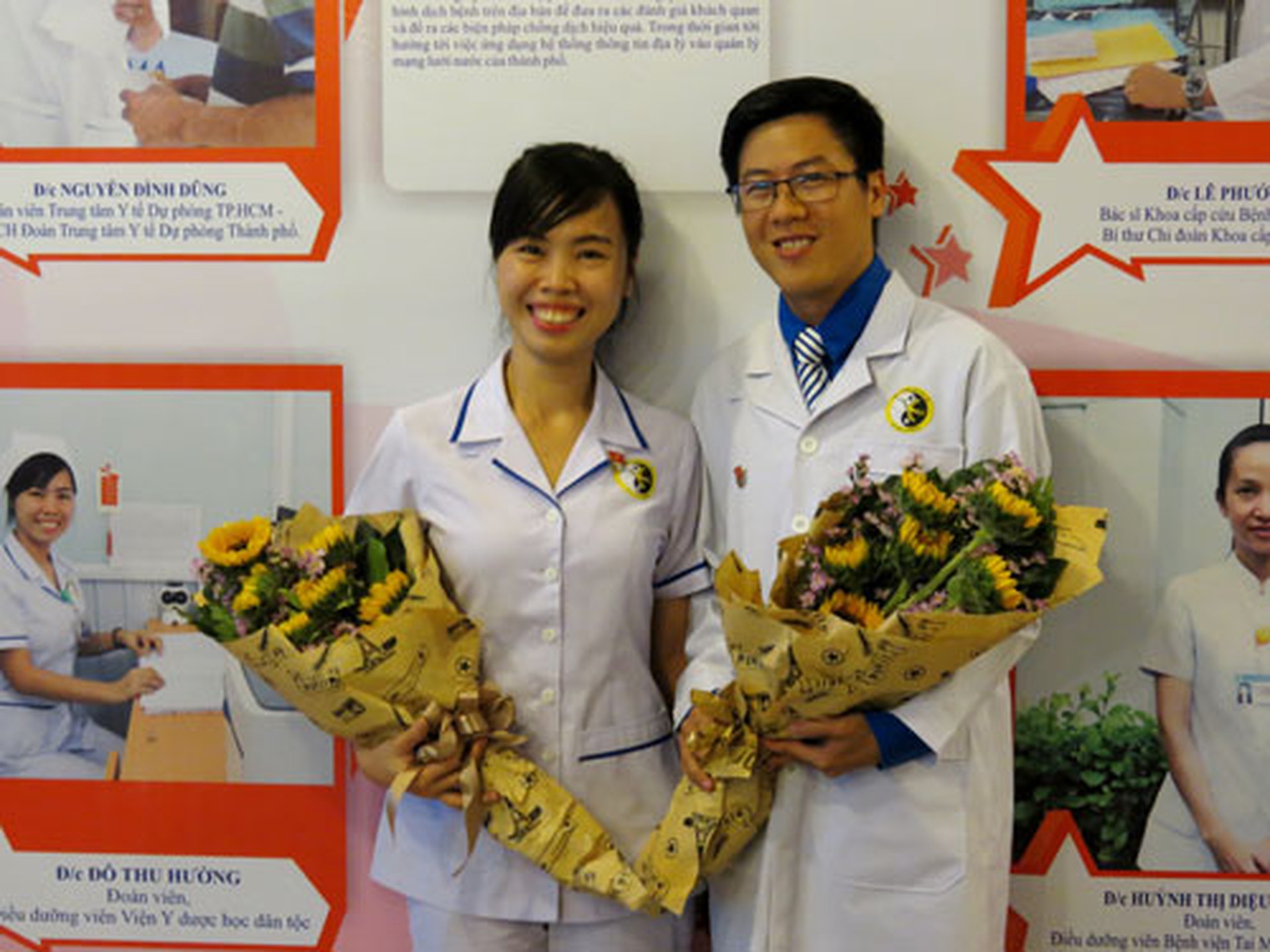 Hai trong số c&aacute;c thầy thuốc trẻ của TP HCM được nhận giải thưởng Phạm Ngọc Thạch năm 2017. Ảnh: Anh Thư