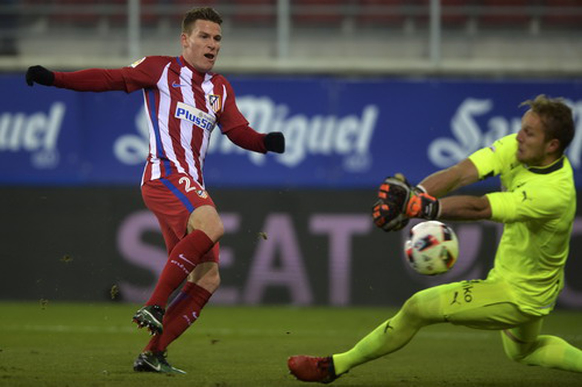 Kevin Gameiro li&ecirc;n tục ghi b&agrave;n cho Atletico Madrid