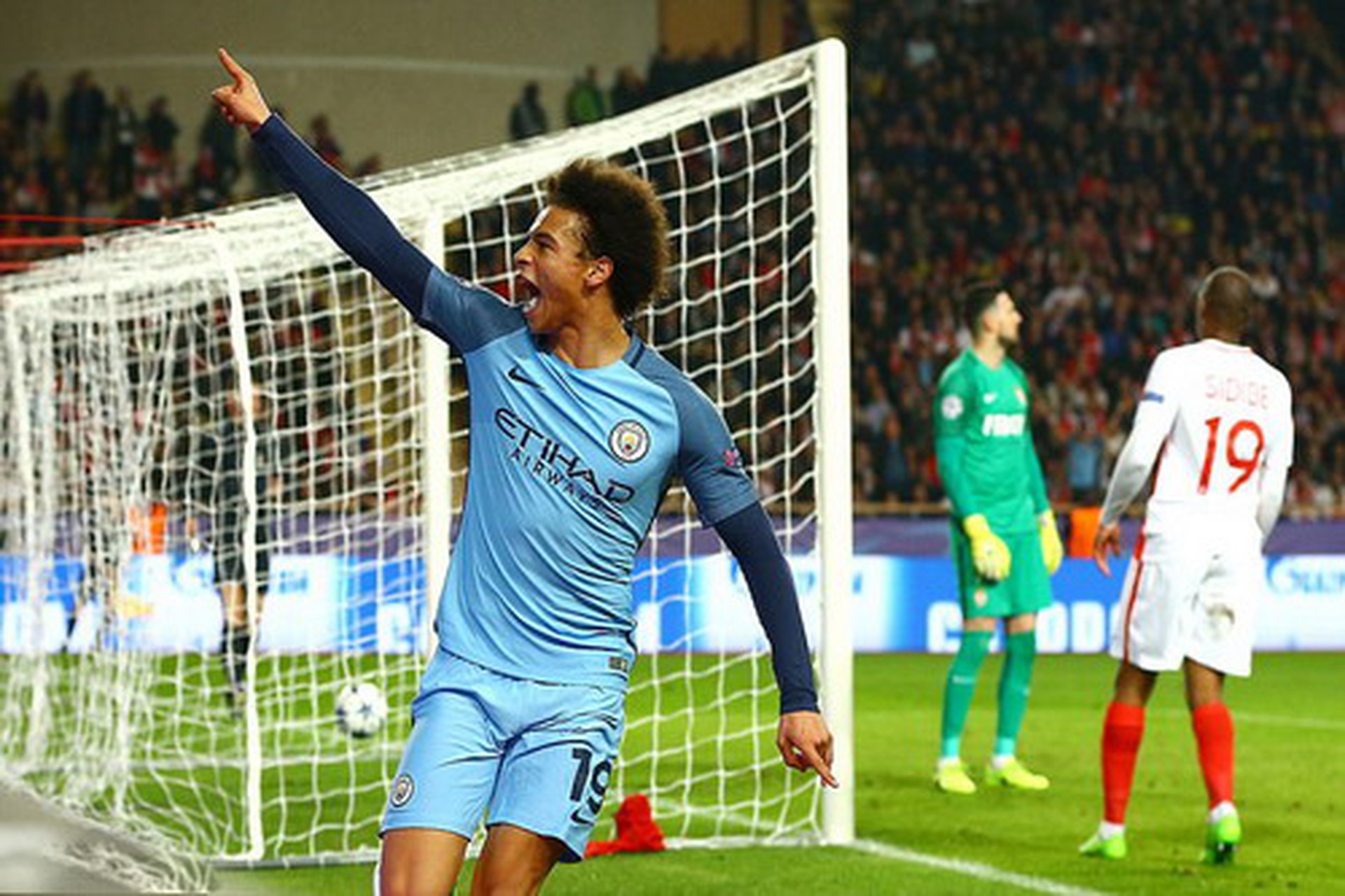 Leroy Sane nu&ocirc;i lại ch&uacute;t hy vọng cho Man City...