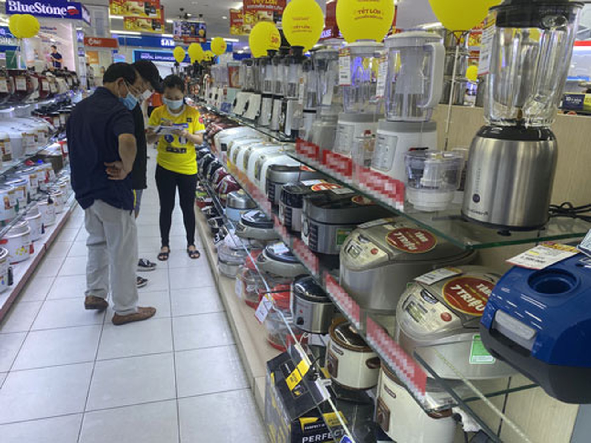 Thương hiệu điện m&aacute;y lạ đổ bộ thị trường - Ảnh 1.