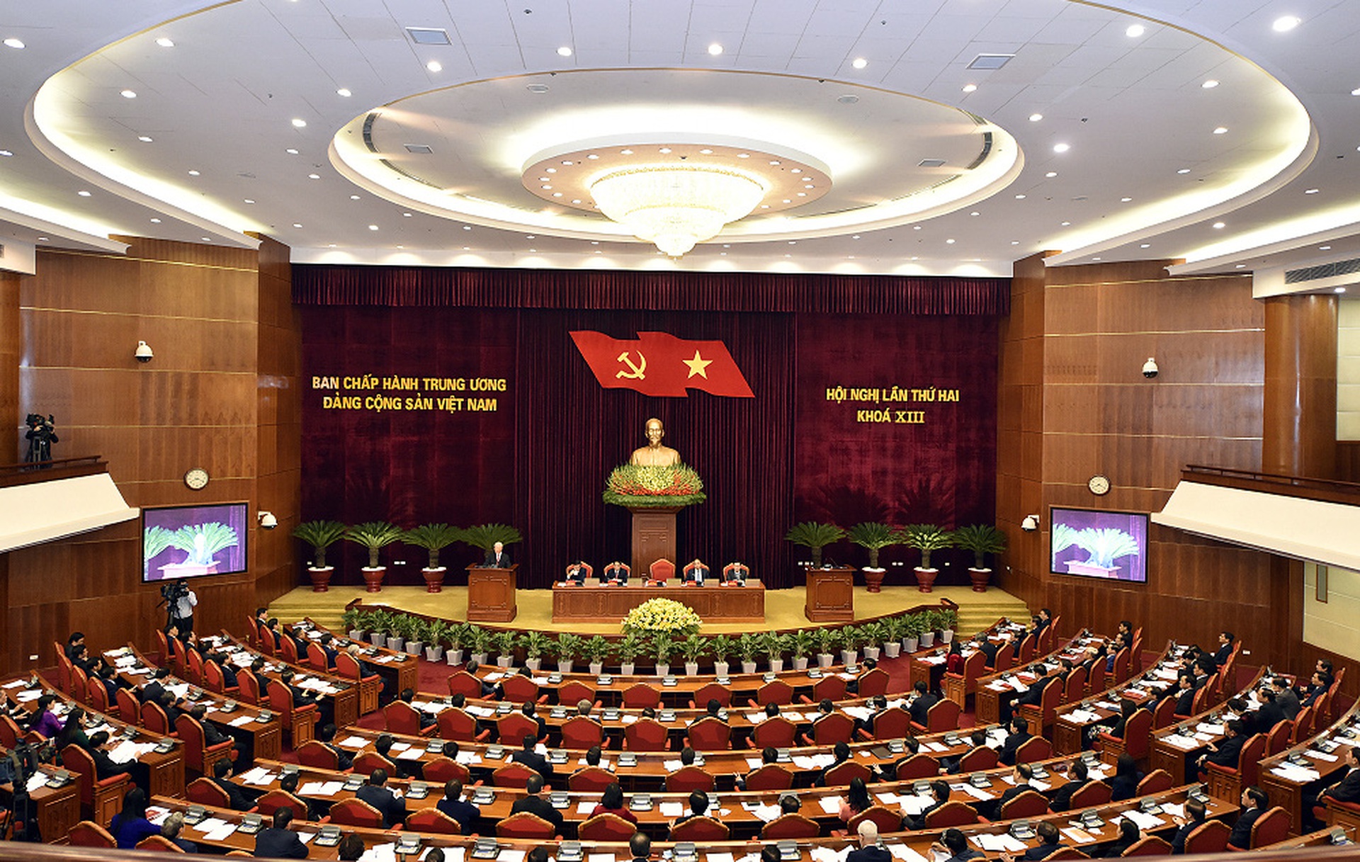CH&Ugrave;M ẢNH: Khai mạc Hội nghị Trung ương 2 - Ảnh 2.