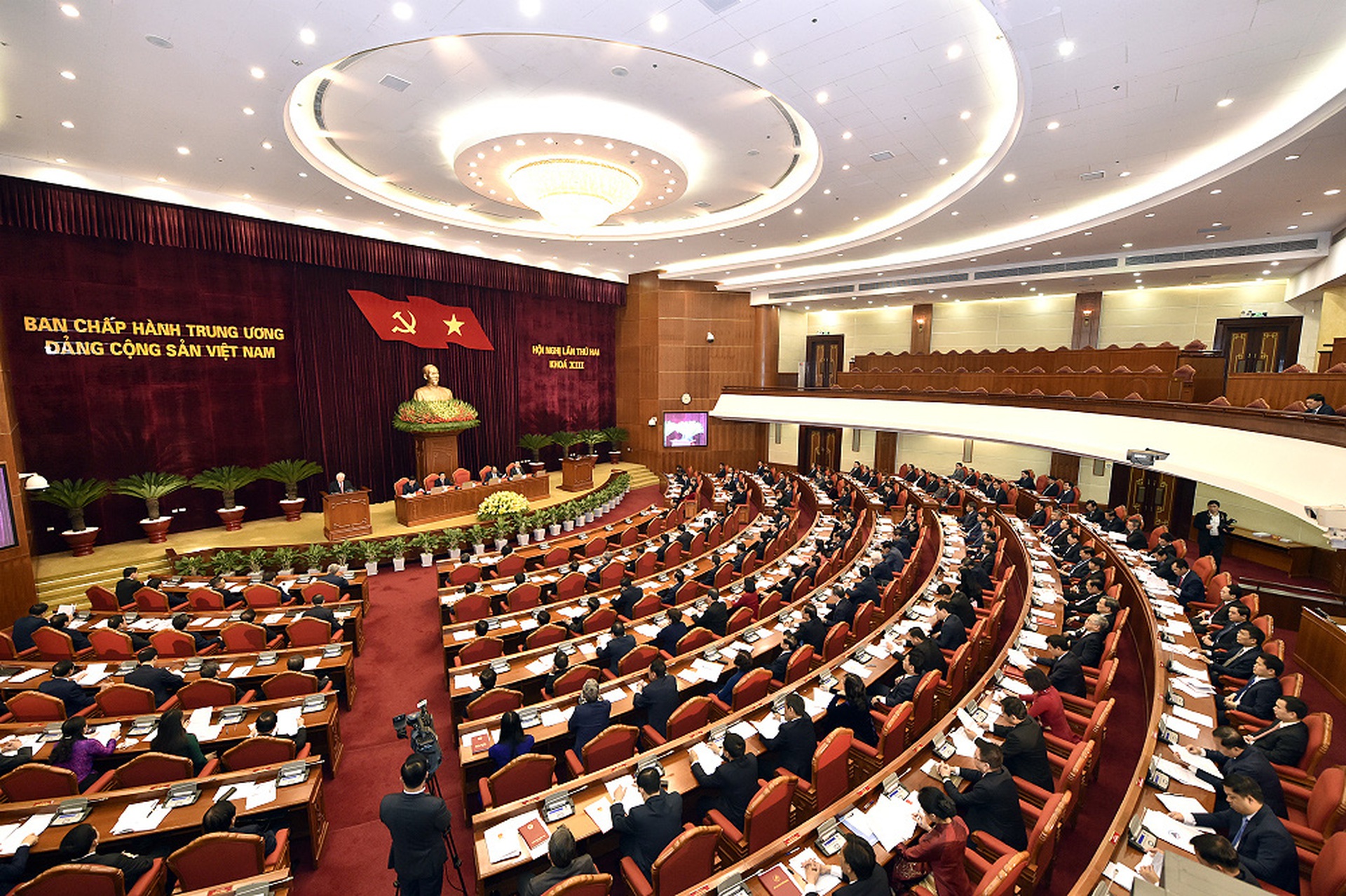 CH&Ugrave;M ẢNH: Khai mạc Hội nghị Trung ương 2 - Ảnh 4.