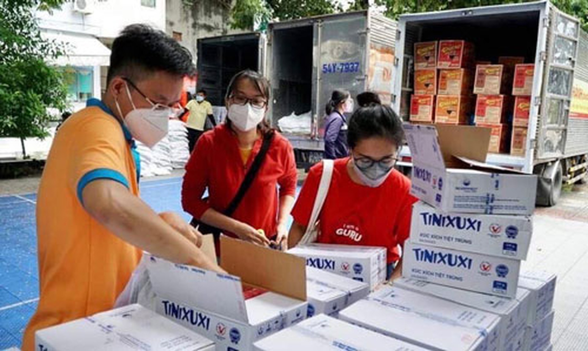 Tặng 7.800 t&uacute;i an sinh cho người lao động kh&oacute; khăn - Ảnh 1.
