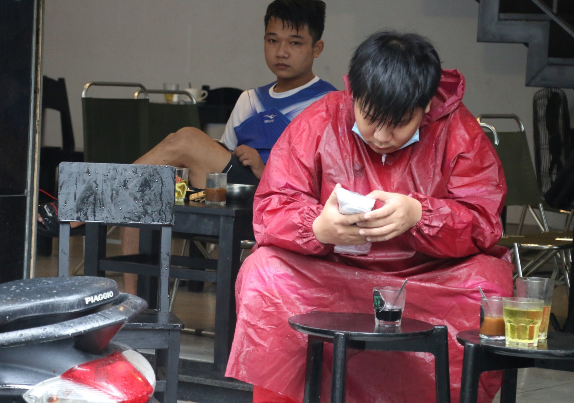 Ng&agrave;y đầu Đ&agrave; Nẵng &ldquo;th&iacute;ch ứng an to&agrave;n&rdquo;: H&agrave;ng qu&aacute;n tấp nập, chủ qu&aacute;n mừng muốn kh&oacute;c - Ảnh 4.