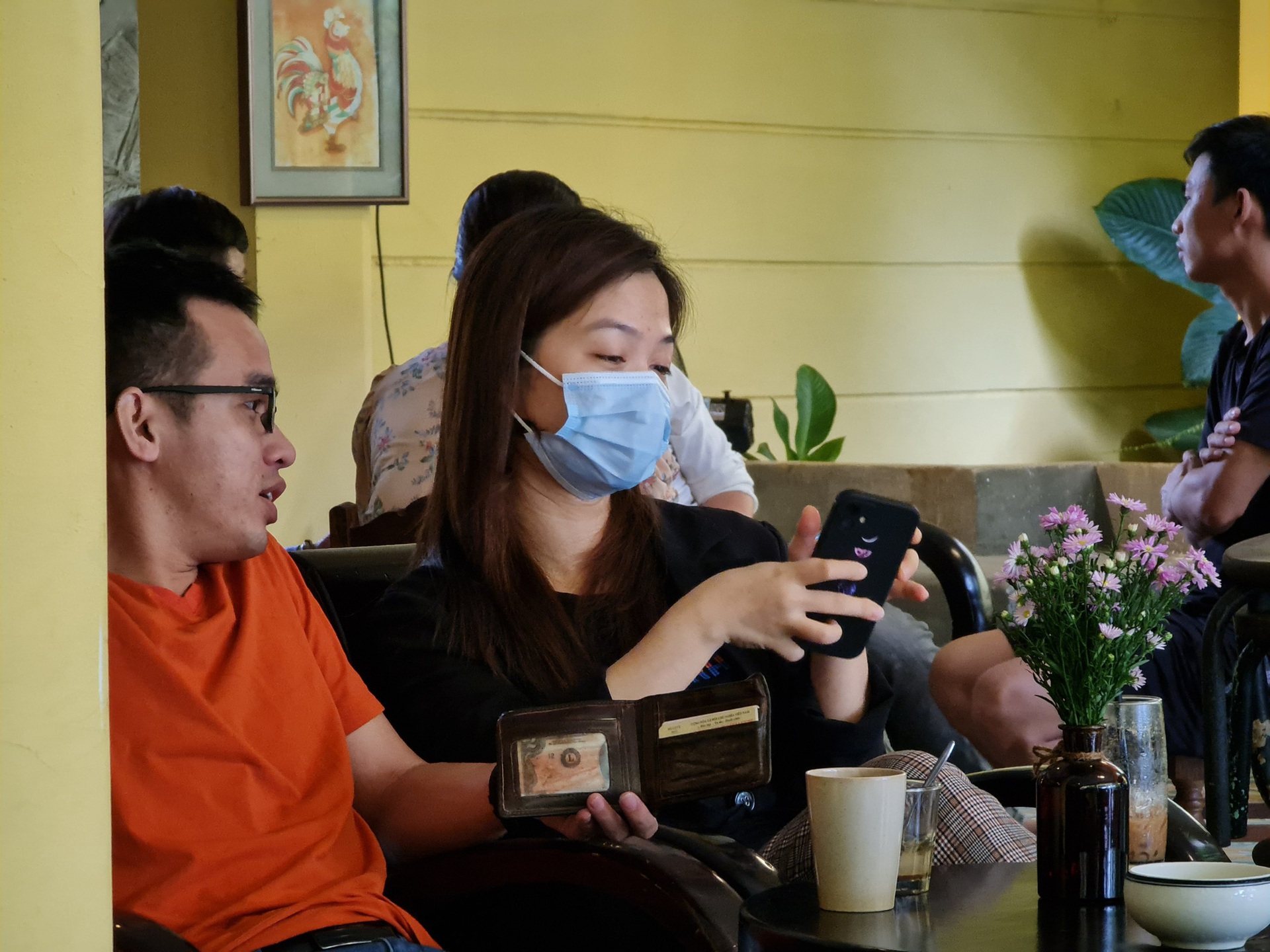 Ng&agrave;y đầu Đ&agrave; Nẵng &ldquo;th&iacute;ch ứng an to&agrave;n&rdquo;: H&agrave;ng qu&aacute;n tấp nập, chủ qu&aacute;n mừng muốn kh&oacute;c - Ảnh 7.
