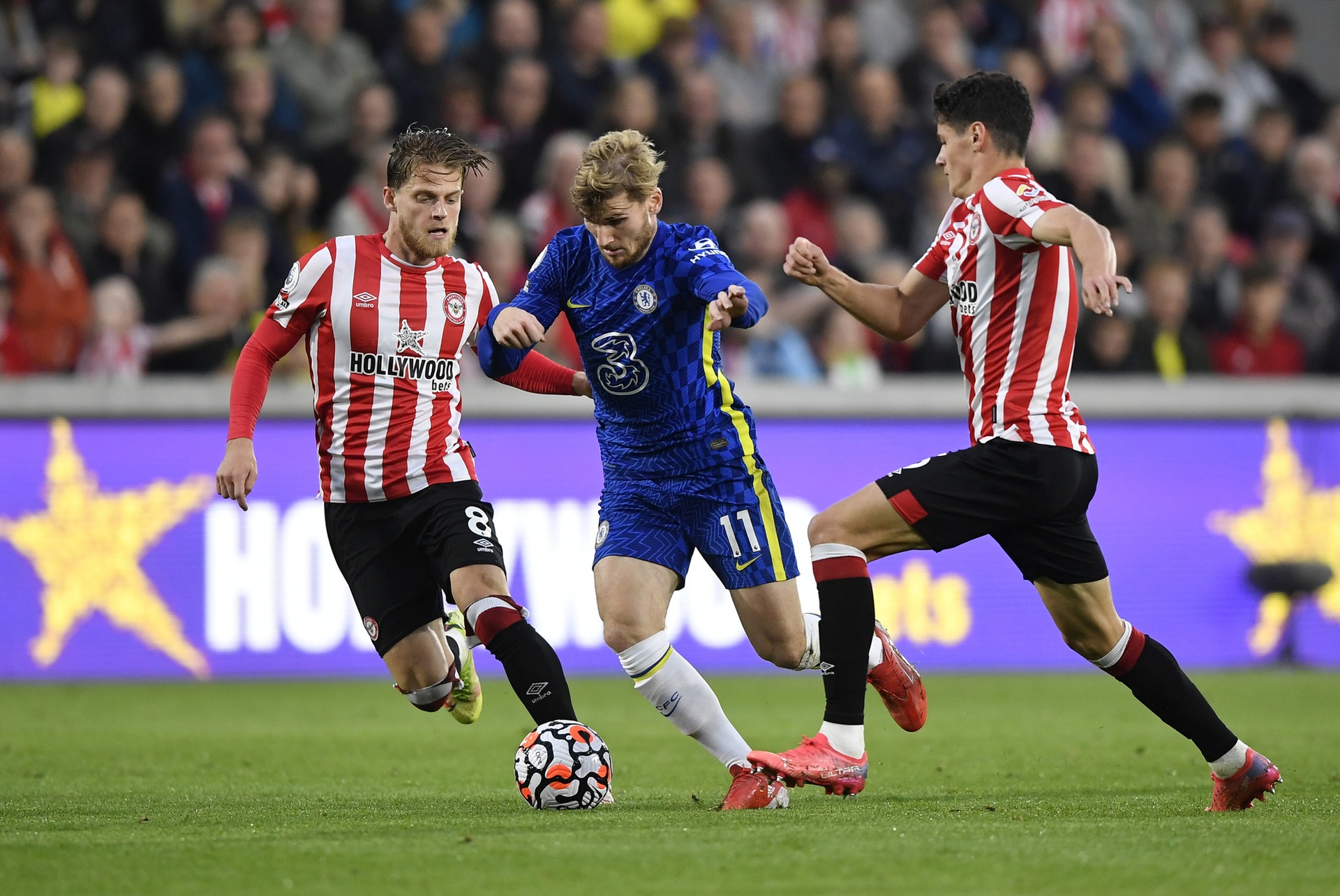 Người nhện Mendy gi&uacute;p Chelsea thắng t&acirc;n binh, đ&ograve;i ng&ocirc;i đầu Ngoại hạng - Ảnh 2.