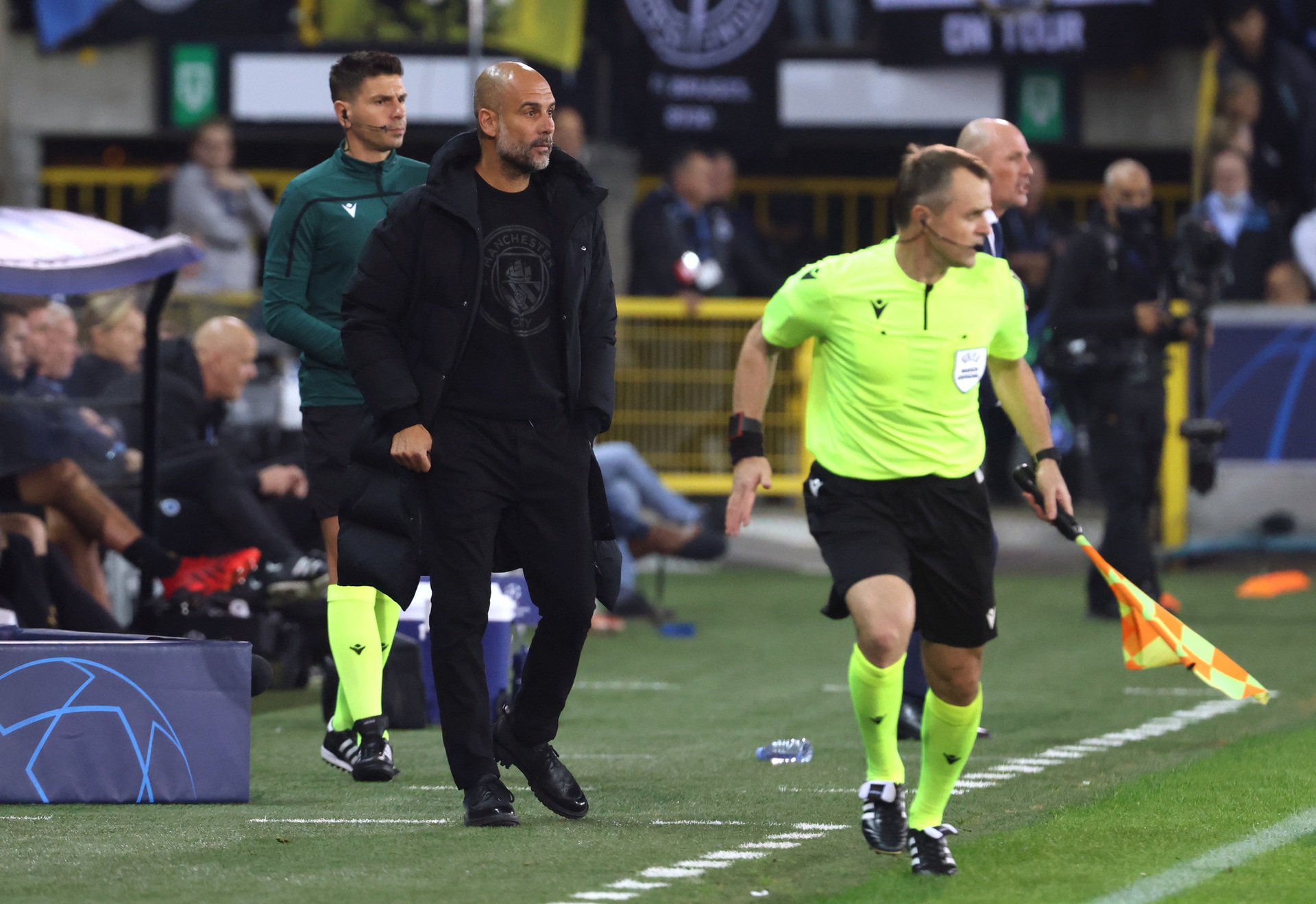T&agrave;i năng 19 tuổi lập c&ocirc;ng ấn định chiến thắng gi&ograve;n gi&atilde; cho Manchester City - Ảnh 10.