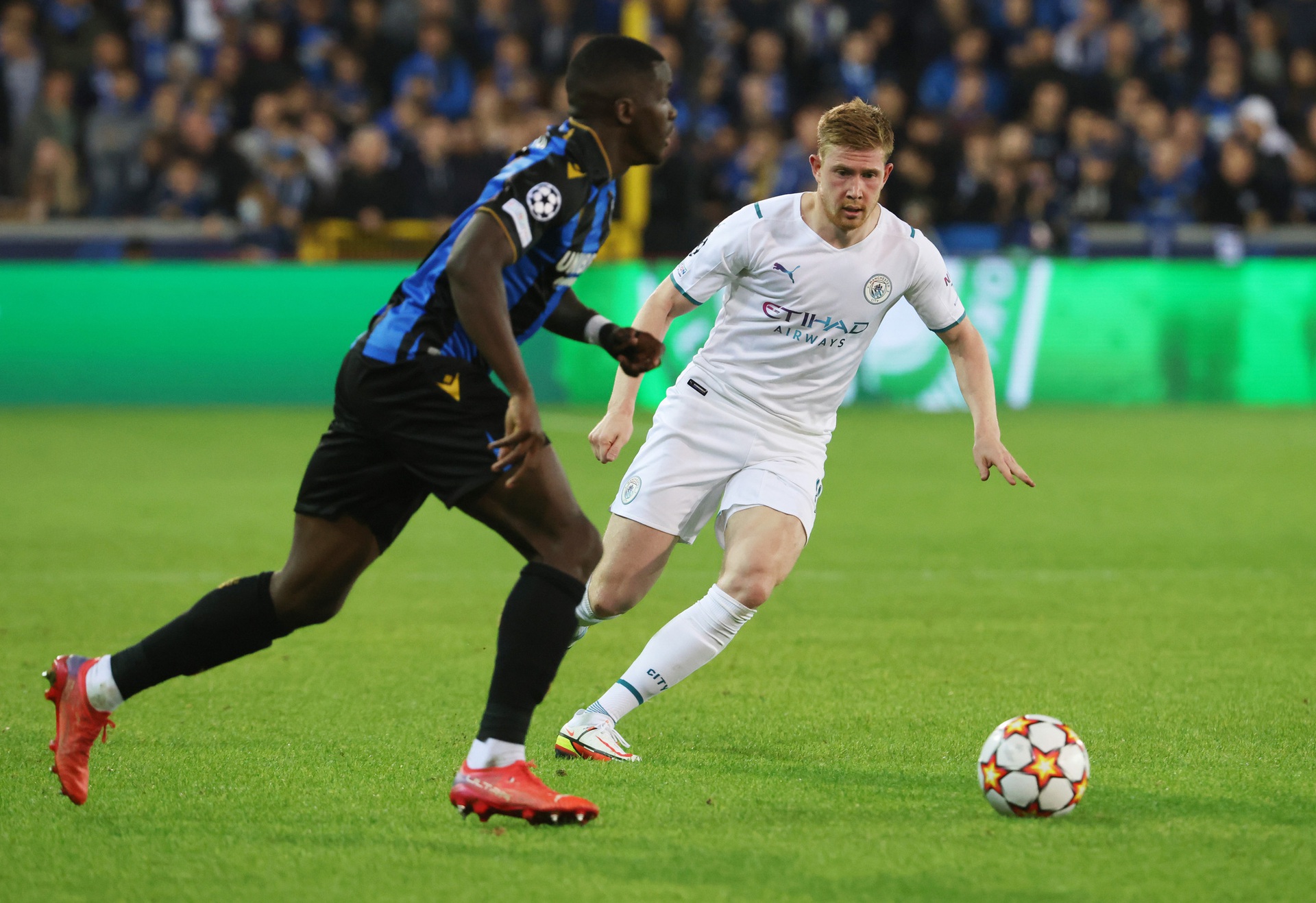 T&agrave;i năng 19 tuổi lập c&ocirc;ng ấn định chiến thắng gi&ograve;n gi&atilde; cho Manchester City - Ảnh 5.