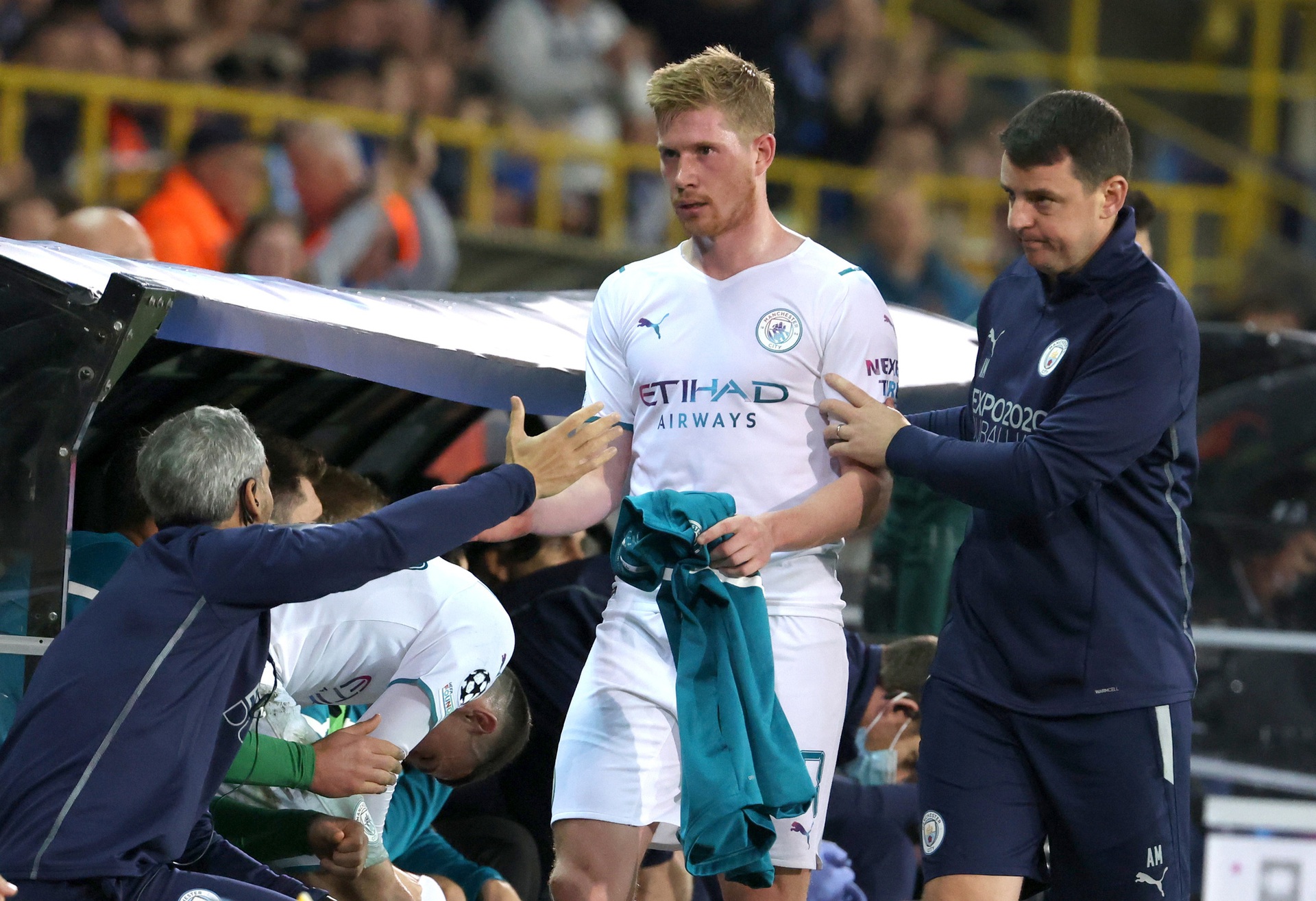 T&agrave;i năng 19 tuổi lập c&ocirc;ng ấn định chiến thắng gi&ograve;n gi&atilde; cho Manchester City - Ảnh 6.