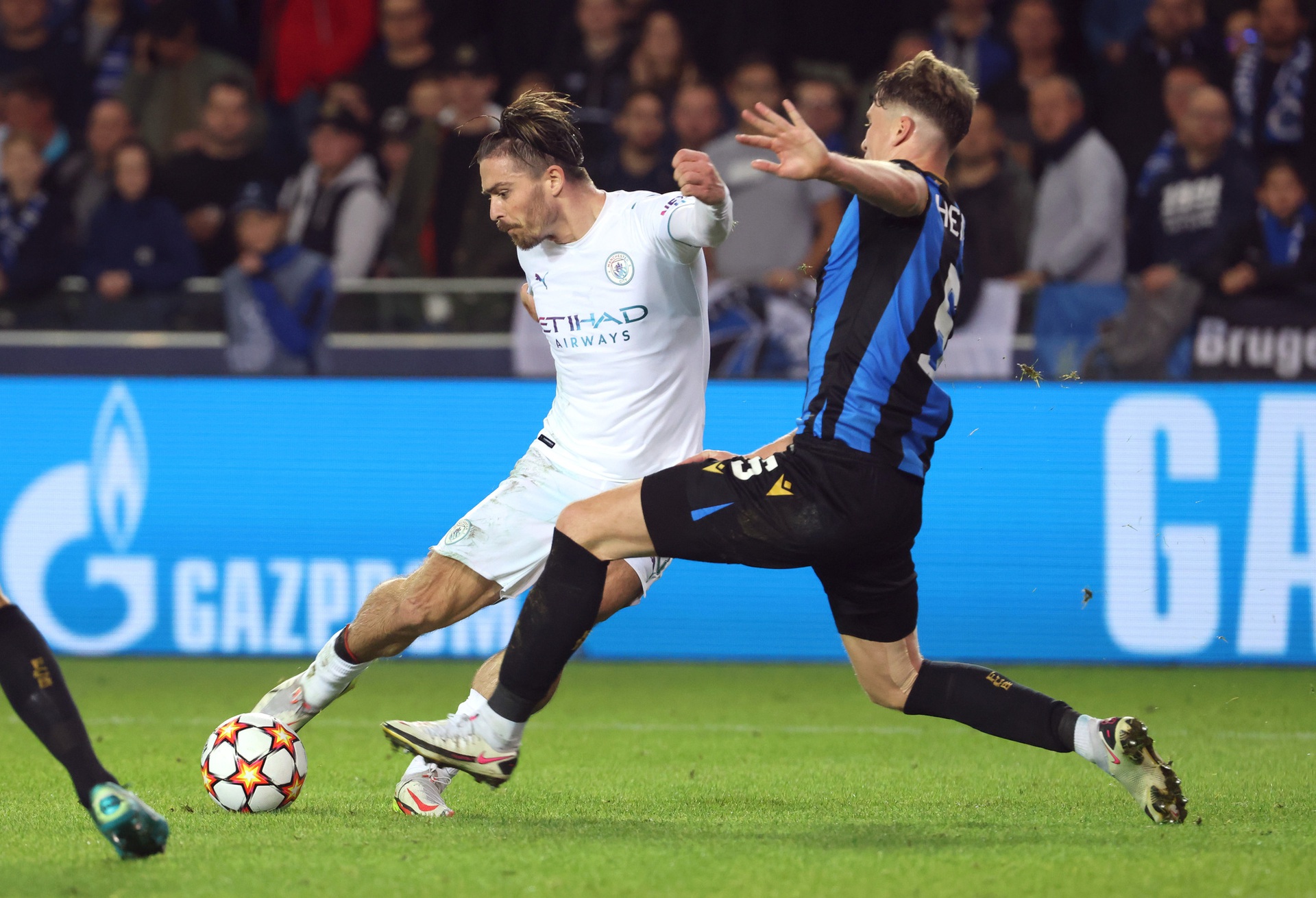 T&agrave;i năng 19 tuổi lập c&ocirc;ng ấn định chiến thắng gi&ograve;n gi&atilde; cho Manchester City - Ảnh 4.
