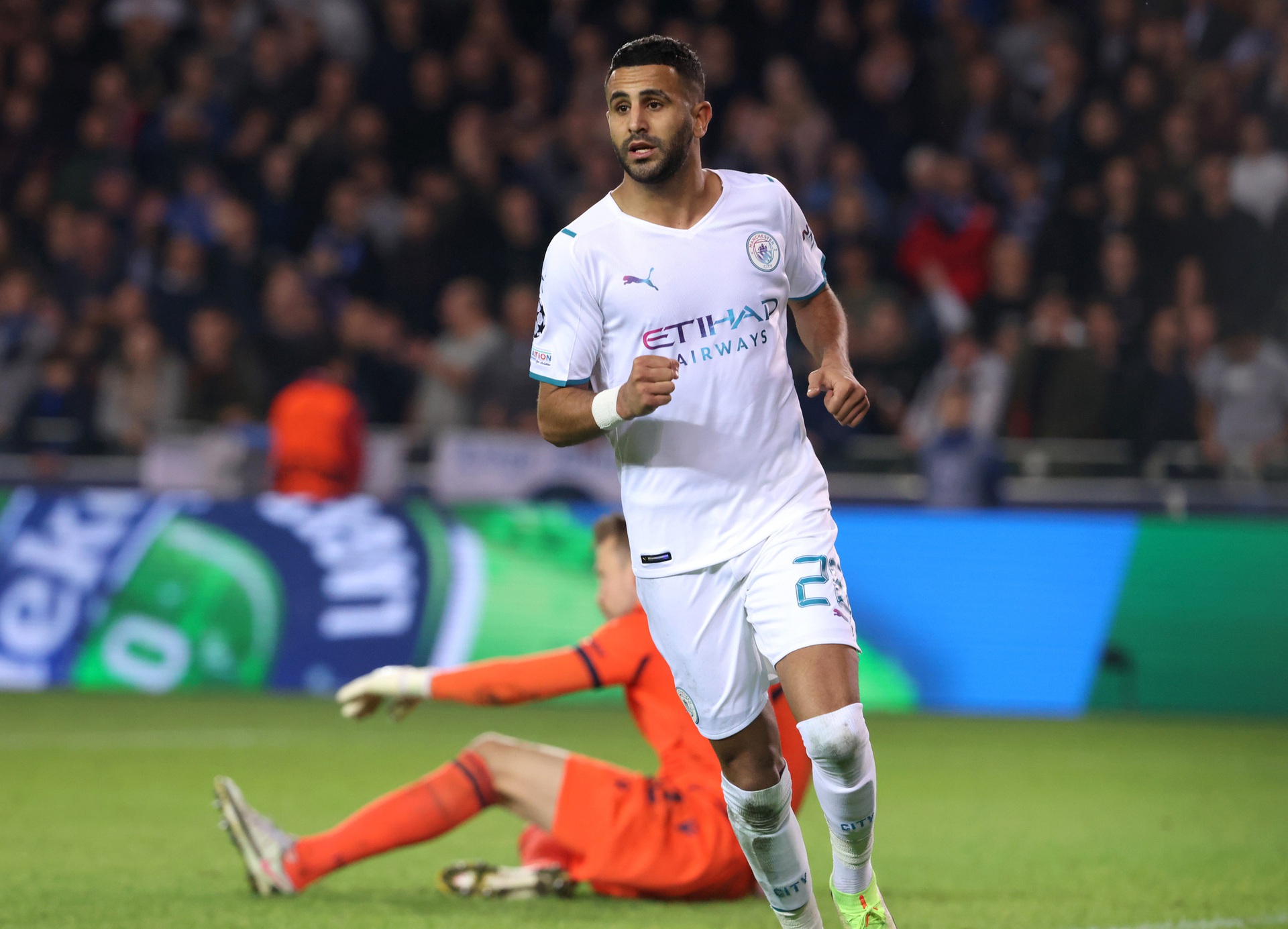 T&agrave;i năng 19 tuổi lập c&ocirc;ng ấn định chiến thắng gi&ograve;n gi&atilde; cho Manchester City - Ảnh 2.