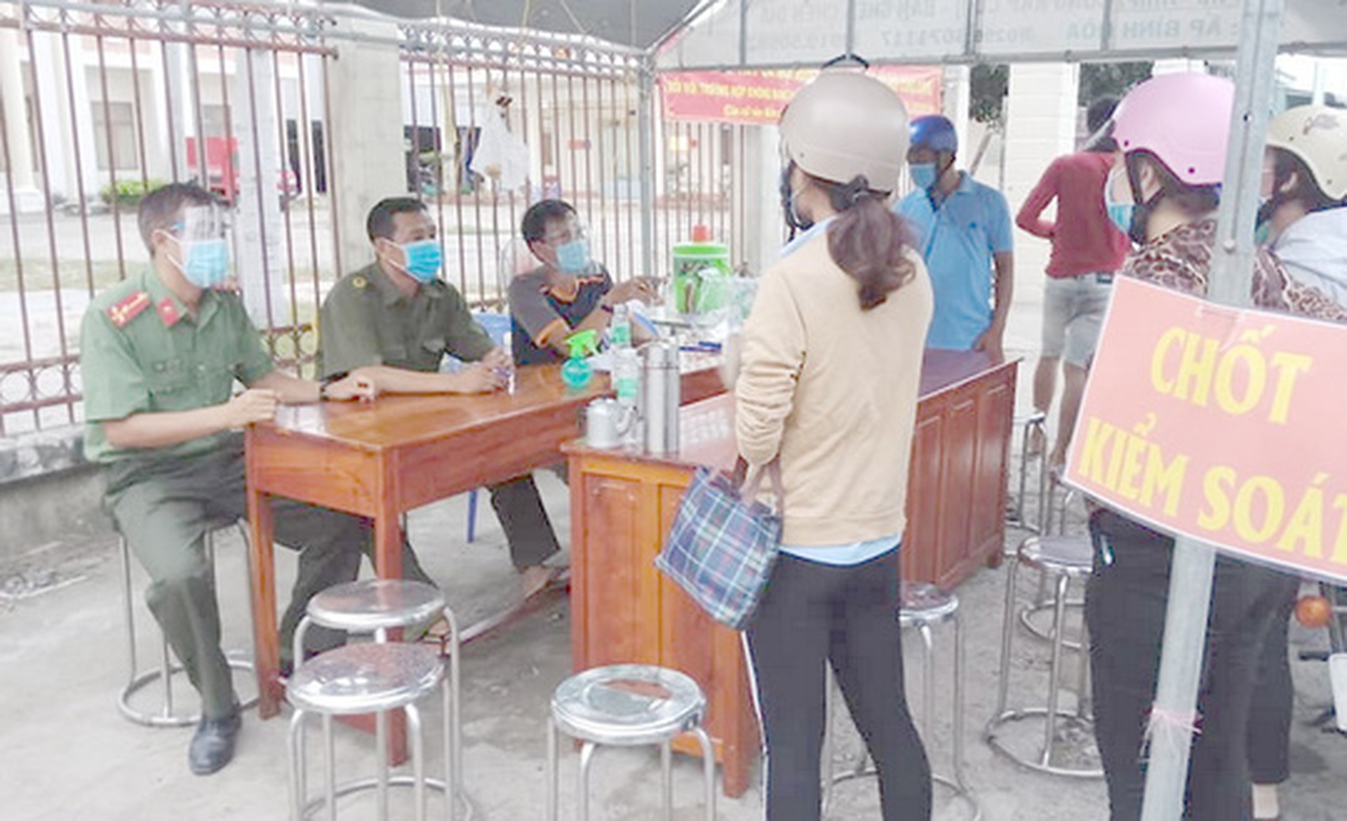 An Giang thực hiện &ldquo;giới nghi&ecirc;m&rdquo; trở lại sau khi xuất hiện nhiều ca Covid-19 - Ảnh 1.
