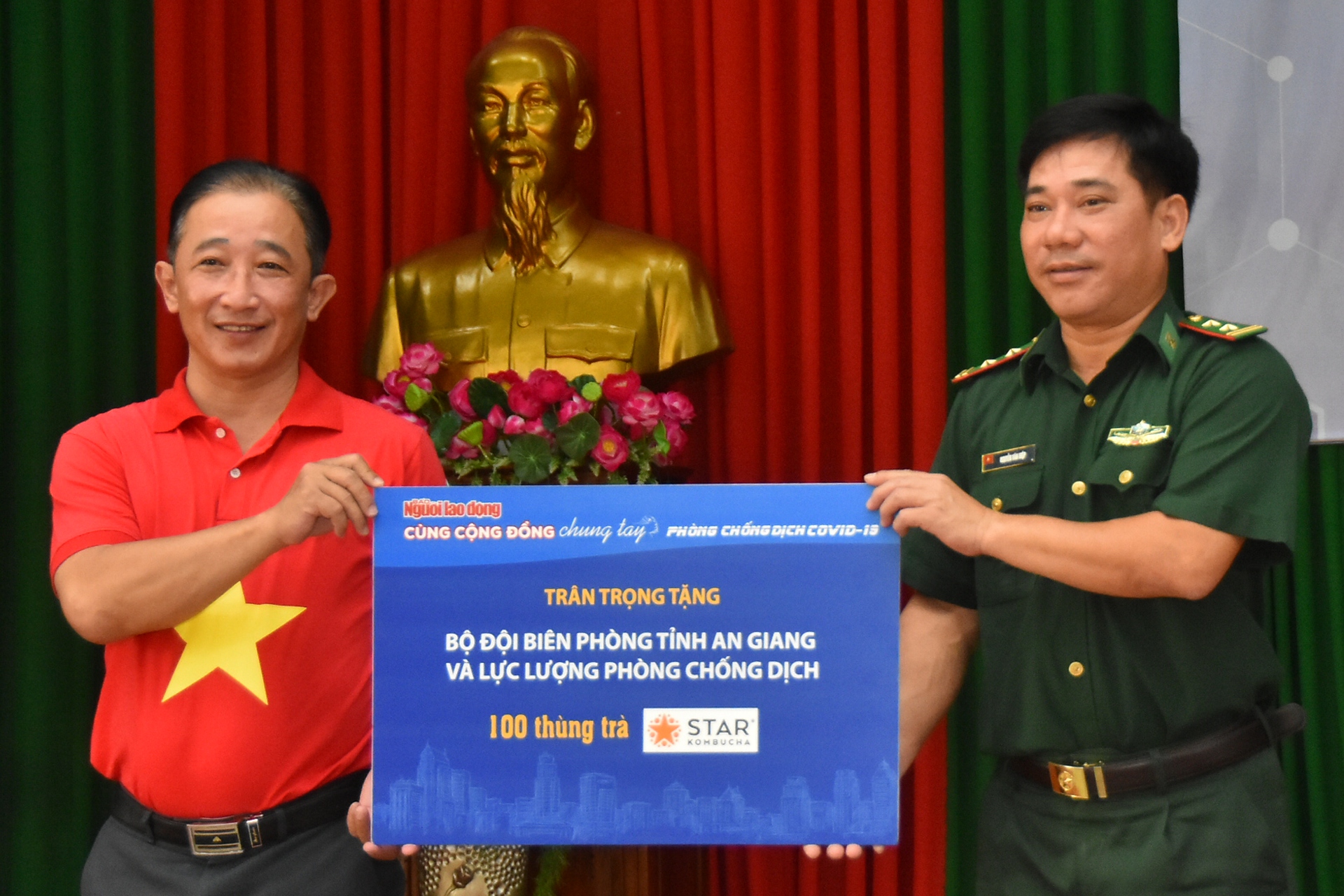 Cờ Tổ quốc v&agrave; học bổng tiếp tục đến với v&ugrave;ng bi&ecirc;n giới An Giang - Ảnh 6.