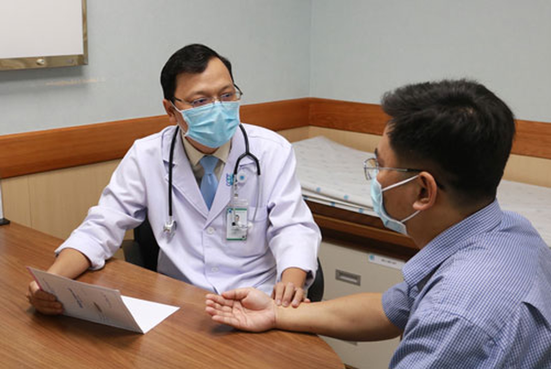 Nhiều người trẻ bị nhồi m&aacute;u cơ tim - Ảnh 1.