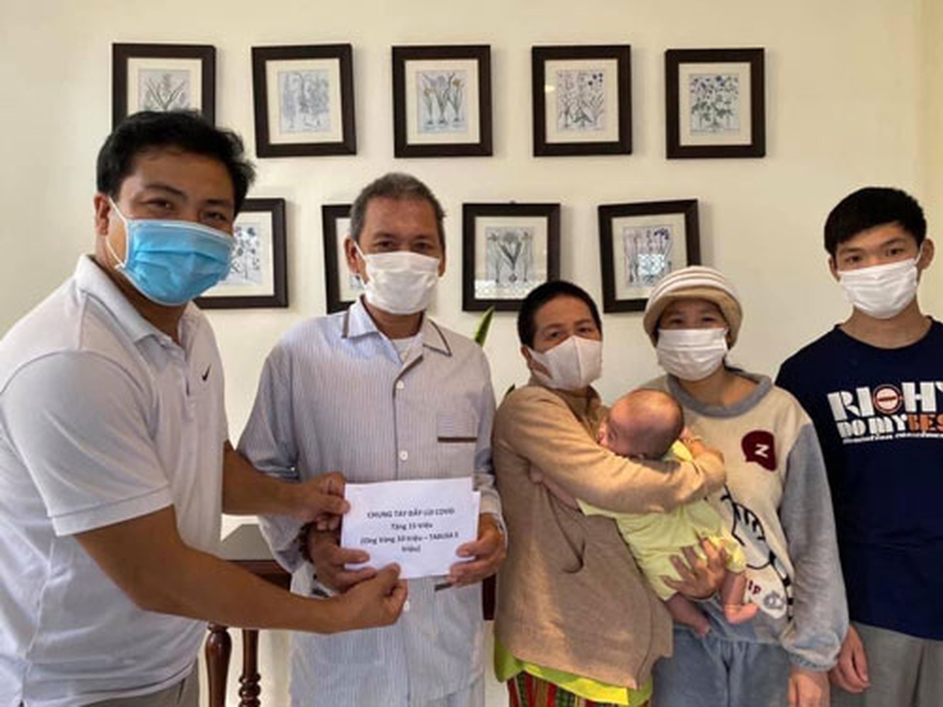 V&Igrave; TUYẾN ĐẦU CHỐNG DỊCH COVID-19: T&igrave;nh người Hội An giữa đại dịch - Ảnh 1.