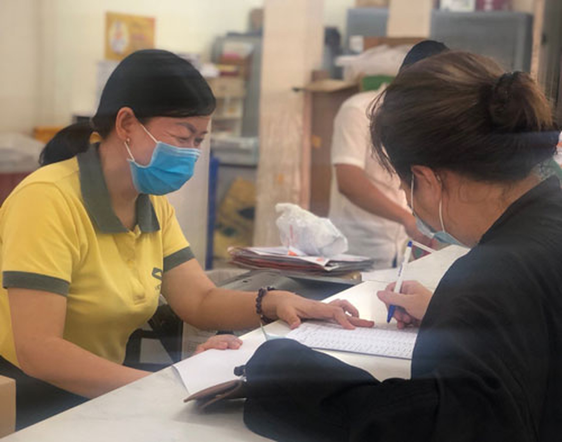 Trả gộp 2 th&aacute;ng lương hưu để ph&ograve;ng chống dịch Covid-19 - Ảnh 1.