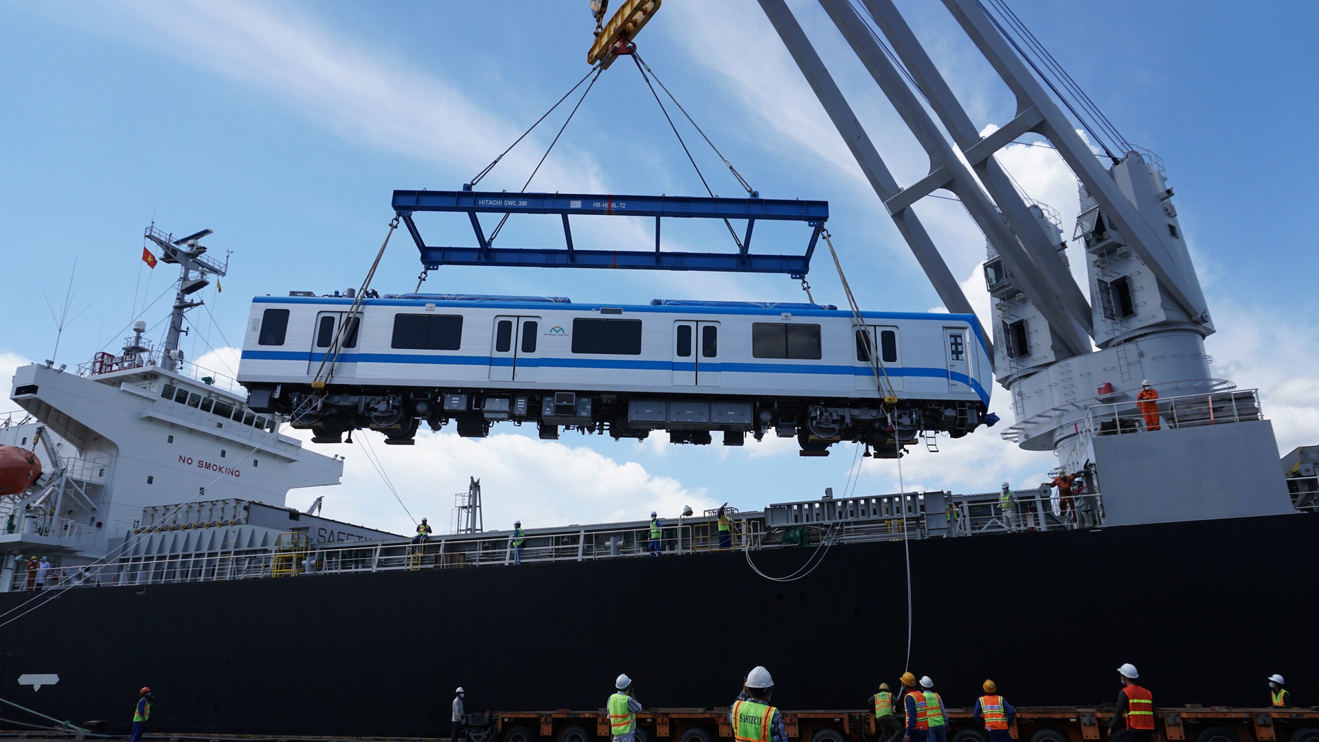 Cận cảnh đo&agrave;n t&agrave;u số 4 của metro số 1 đưa về depot Long B&igrave;nh, TP Thủ Đức - Ảnh 4.