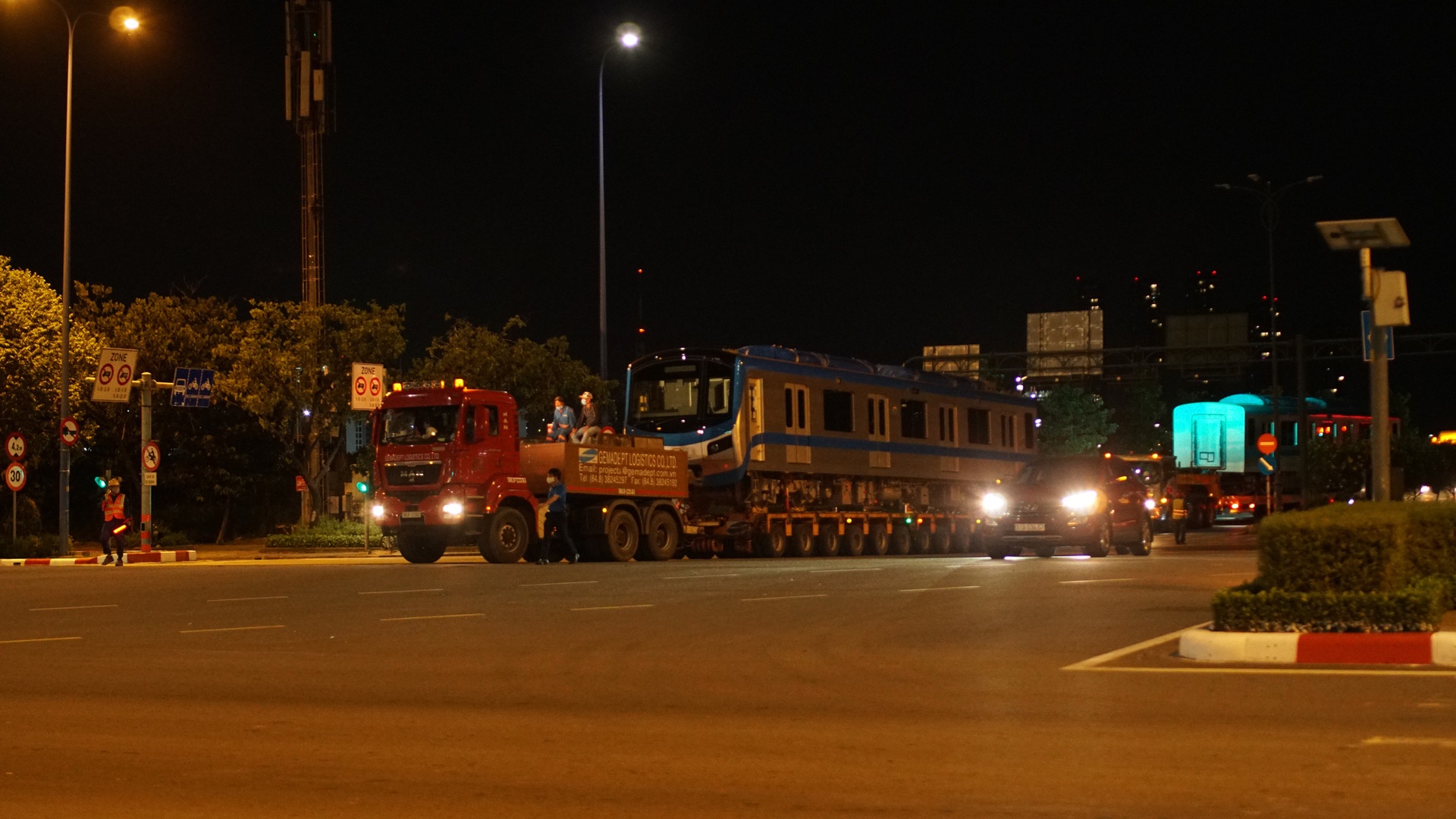 Cận cảnh đo&agrave;n t&agrave;u số 4 của metro số 1 đưa về depot Long B&igrave;nh, TP Thủ Đức - Ảnh 9.