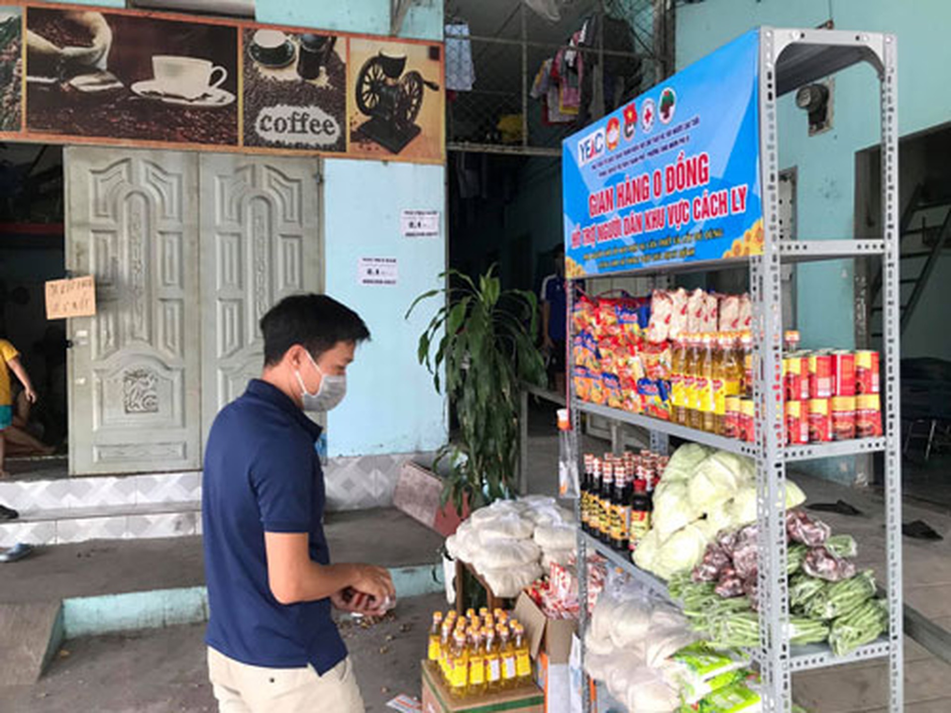 Hỗ trợ c&ocirc;ng nh&acirc;n bị c&aacute;ch ly do dịch Covid-19 - Ảnh 1.