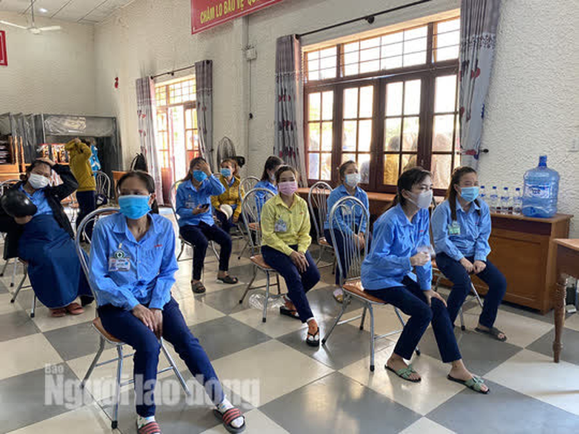 Lấy mẫu x&eacute;t nghiệm 3.000 c&ocirc;ng nh&acirc;n c&ocirc;ng ty c&oacute; ca dương t&iacute;nh SARS-CoV-2 ở Đ&agrave; Nẵng - Ảnh 9.