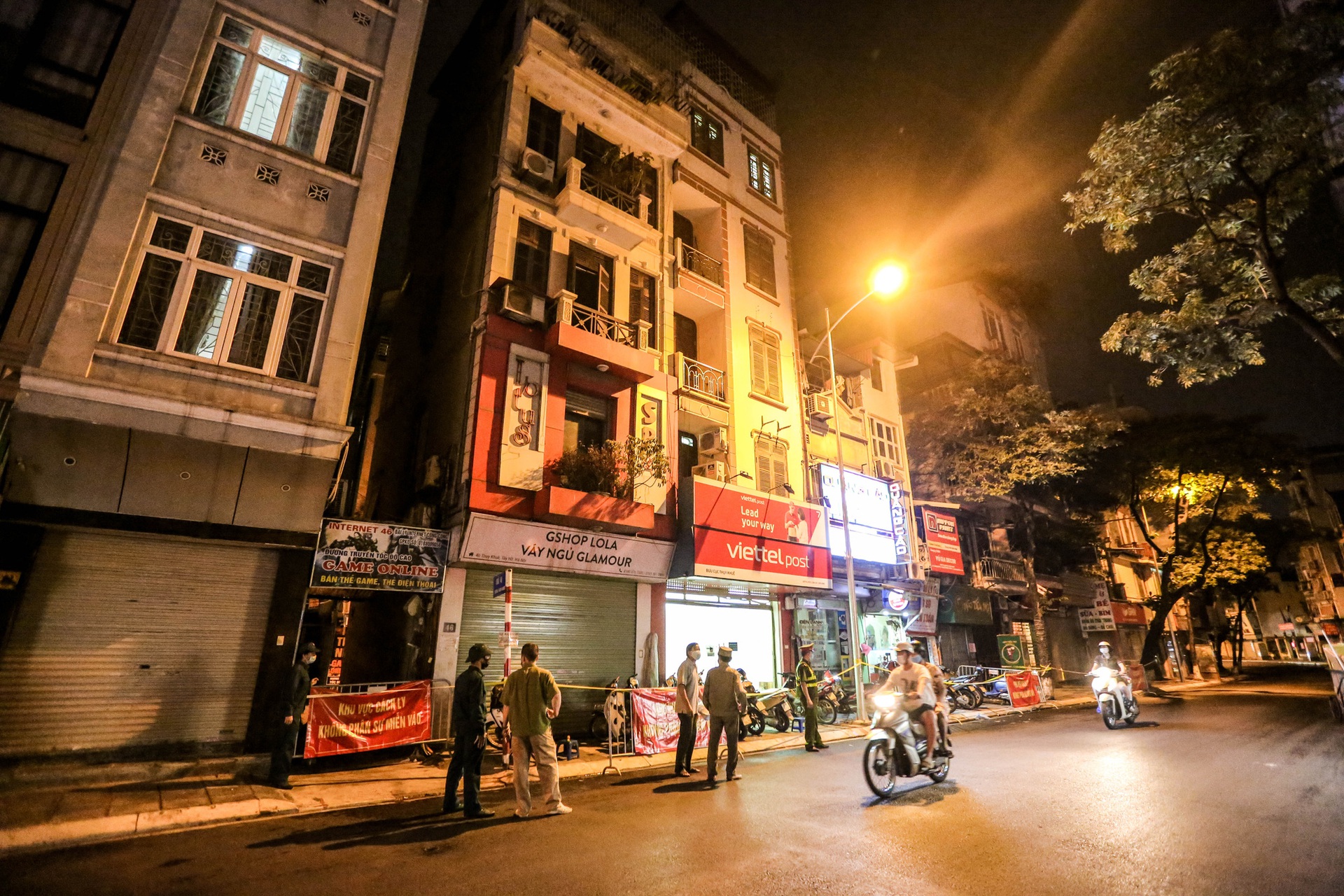 Xuy&ecirc;n đ&ecirc;m lấy mẫu x&eacute;t nghiệm Covid-19 cho người li&ecirc;n quan 2 ca dương t&iacute;nh SARS-CoV-2 - Ảnh 3.