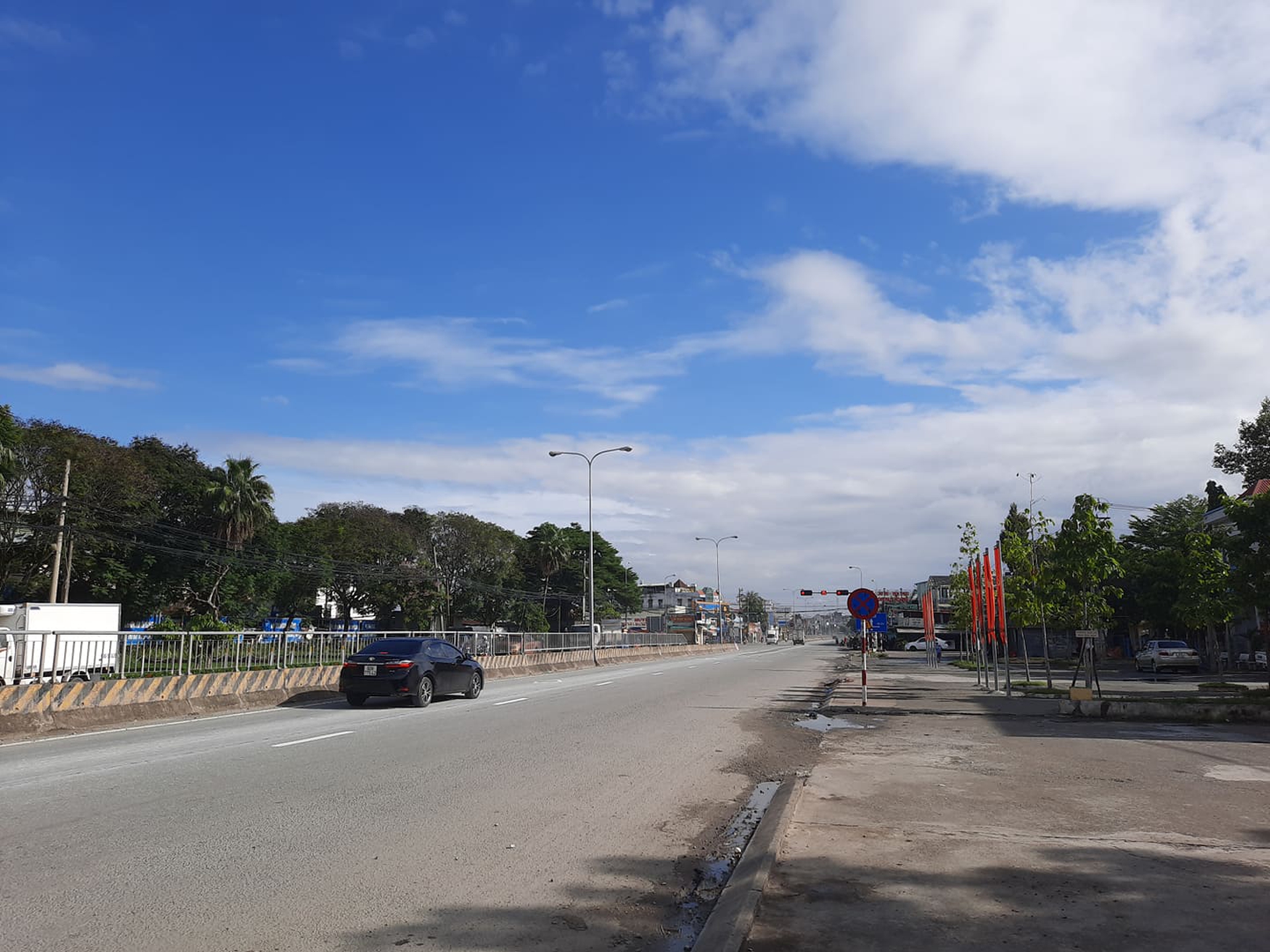 H&igrave;nh ảnh TP Bi&ecirc;n H&ograve;a từ s&aacute;ng đến trưa 9-7: Chưa bao giờ im ắng như vậy! - Ảnh 2.