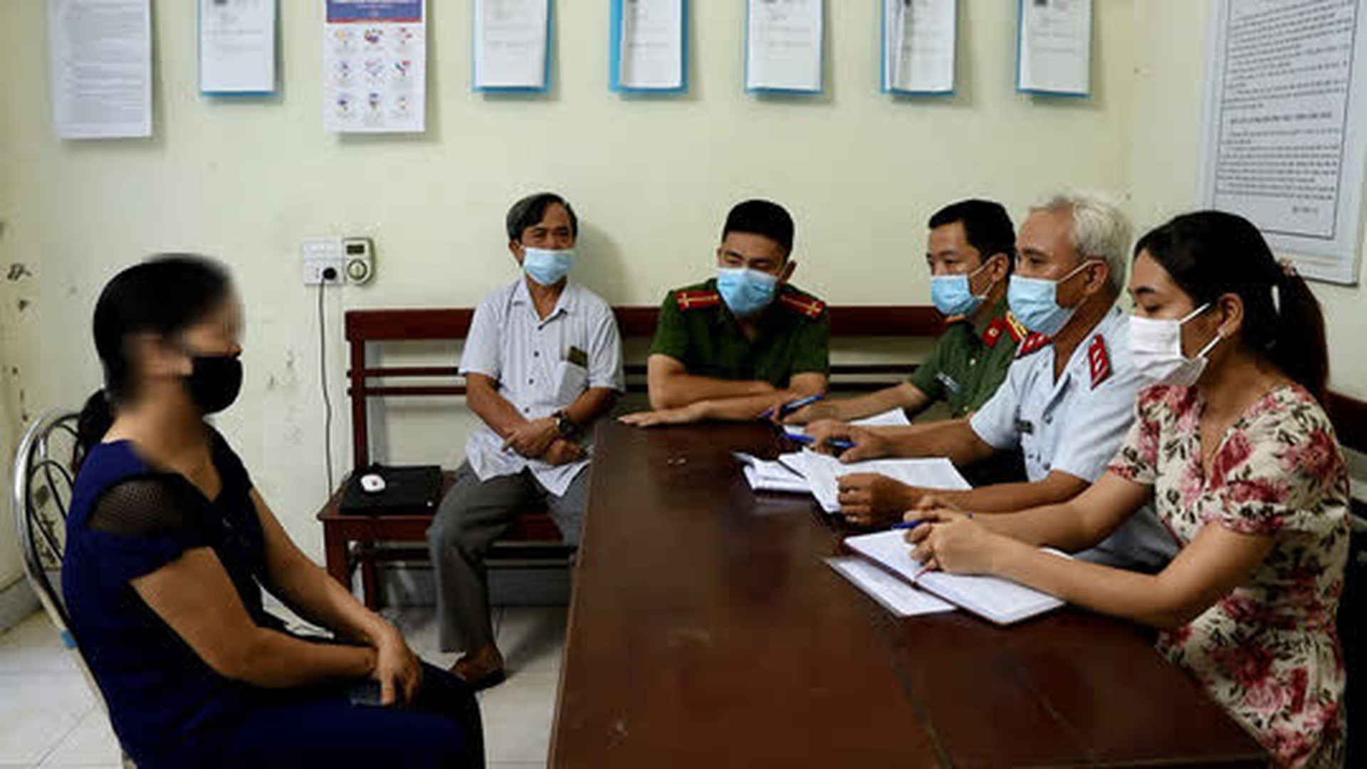 Đăng tin sai sự thật chữa khỏi Covid-19 bằng niệm ch&acirc;n ng&ocirc;n, bị phạt 10 triệu đồng - Ảnh 1.