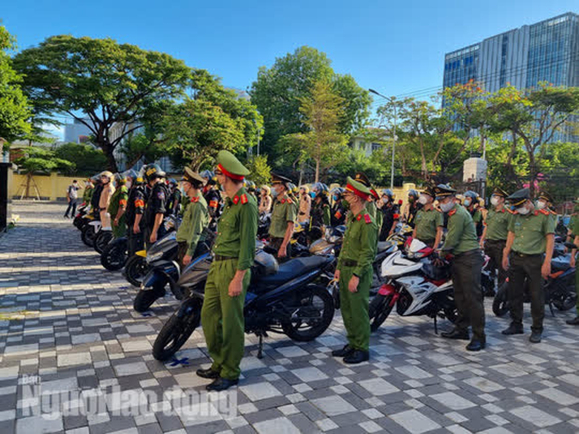 Đ&agrave; Nẵng bắt đầu thực hiện ai ở đ&acirc;u th&igrave; ở đ&oacute;, ra ngo&agrave;i kh&ocirc;ng l&yacute; do sẽ bị xử nghi&ecirc;m - Ảnh 1.