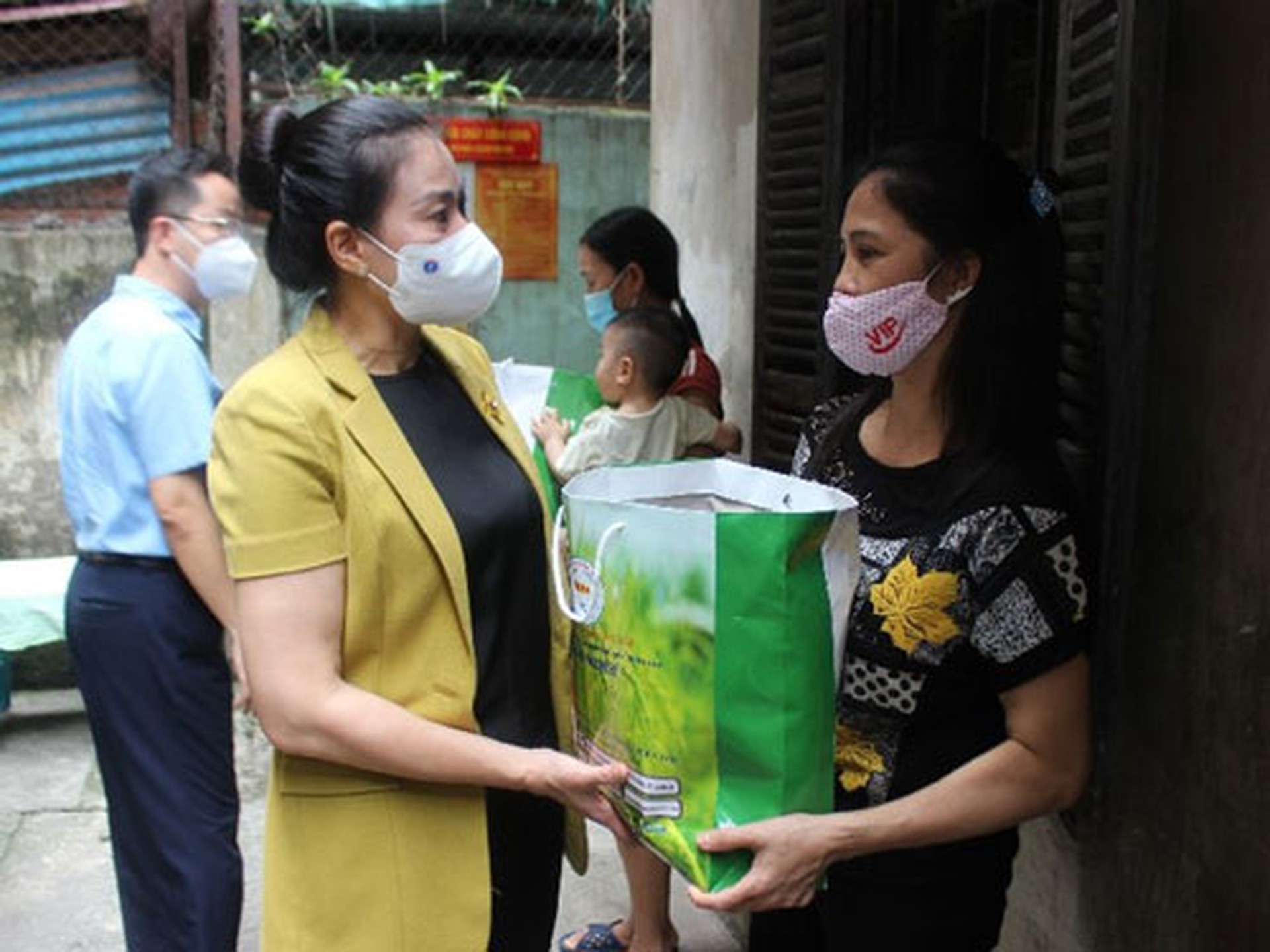 Tạo gi&aacute; đỡ an sinh x&atilde; hội - Ảnh 1.