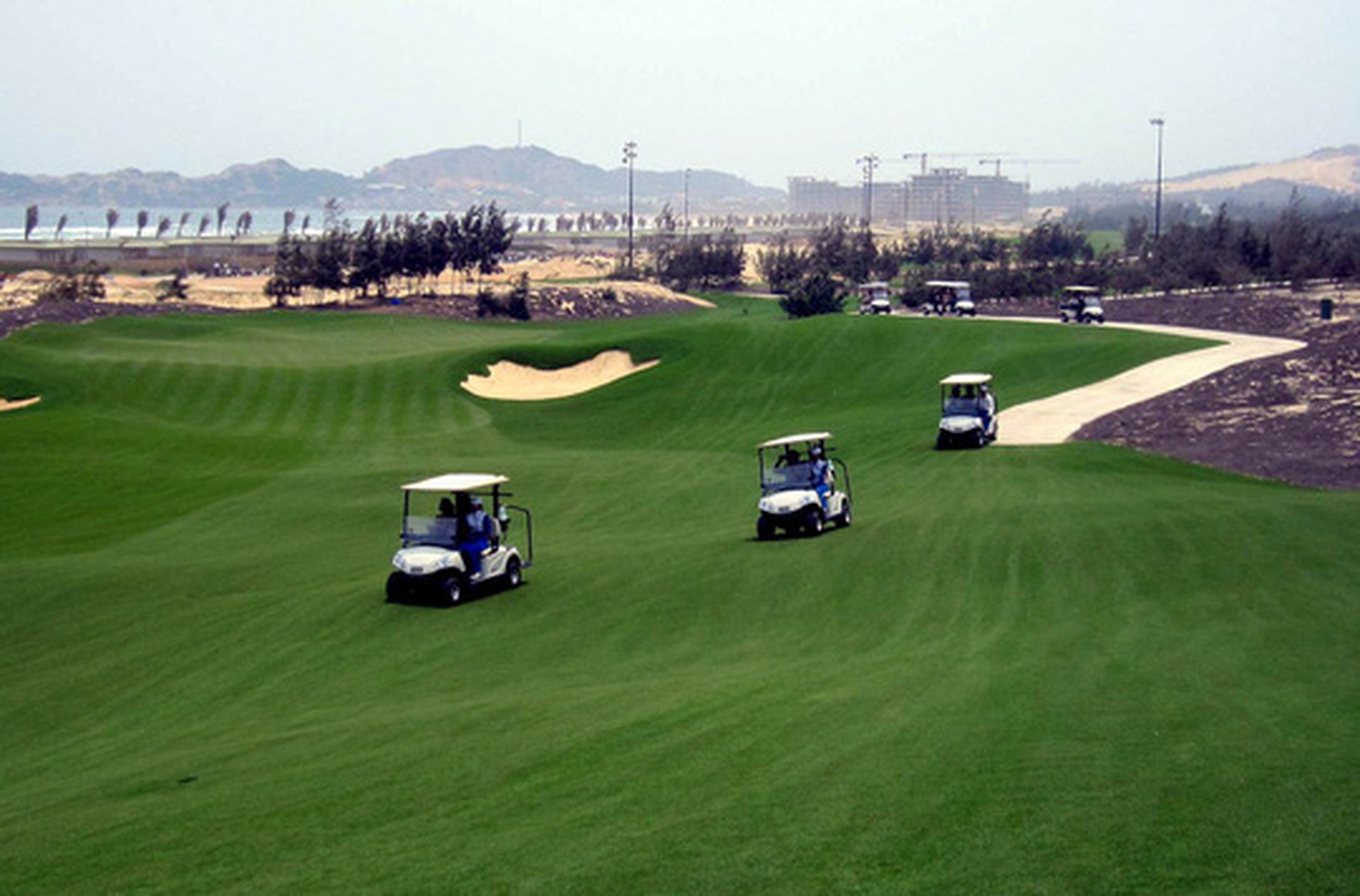 Chơi golf &ldquo;lậu&rdquo; giữa m&ugrave;a dịch, gi&aacute;m đốc sở, cục ph&oacute; v&agrave; 2 đại gia ở B&igrave;nh Định th&agrave;nh F1 - Ảnh 2.