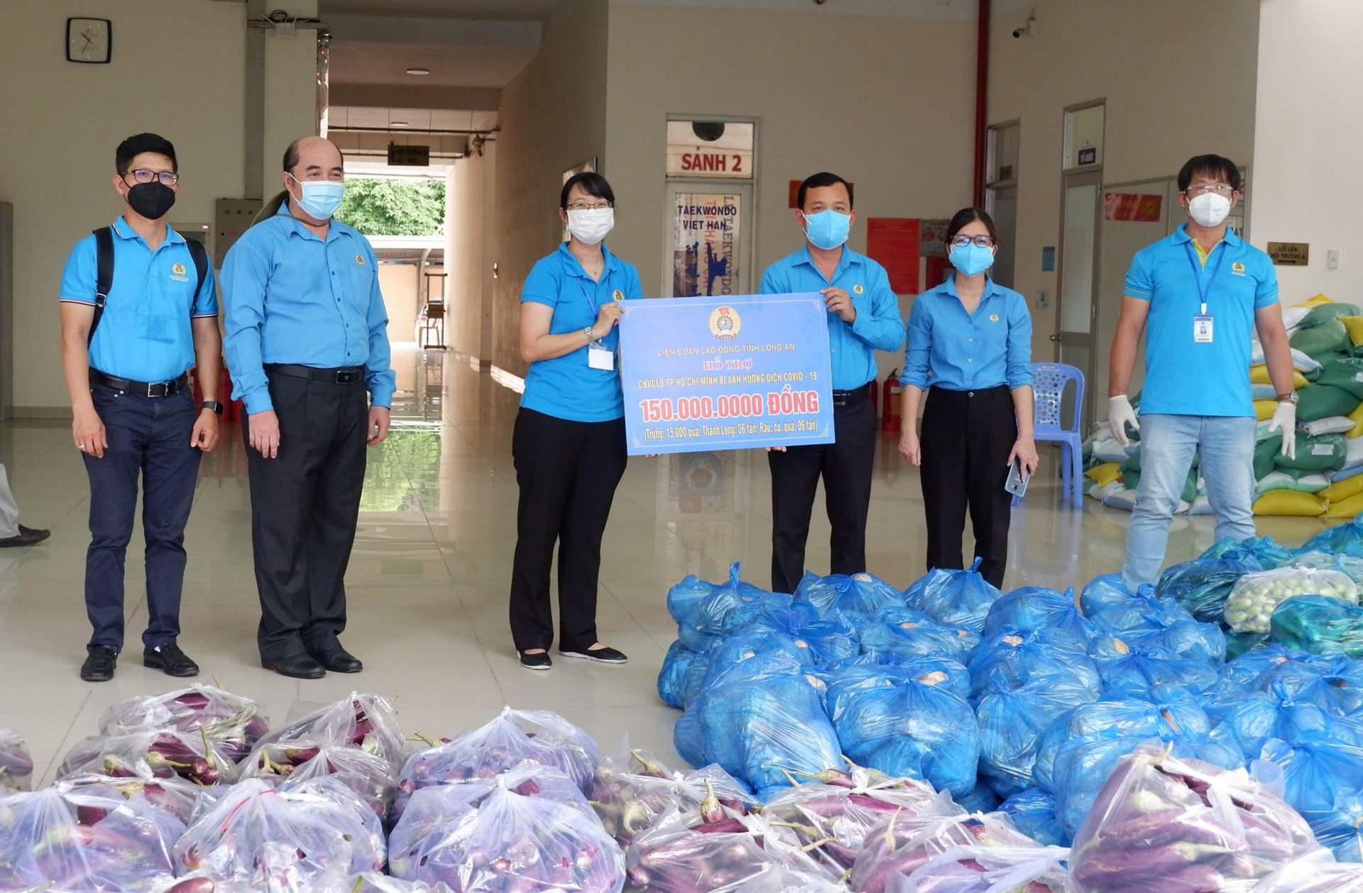 Những chuyến xe nghĩa t&igrave;nh từ S&oacute;c Trăng, An Giang v&agrave; Long An hướng về TP HCM - Ảnh 2.
