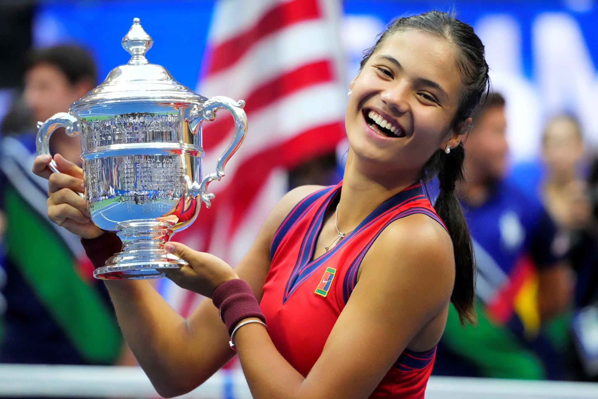 Tay vợt xinh đẹp 18 tuổi tạo kỷ lục hiếm c&oacute; khi đăng quang US Open 2021 - Ảnh 6.