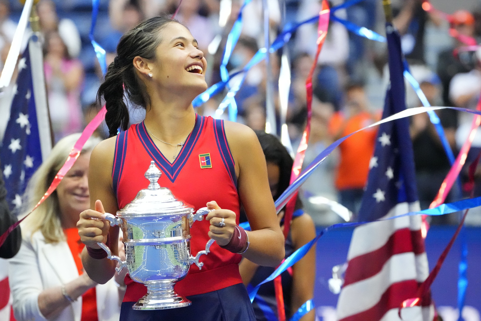 Tay vợt xinh đẹp 18 tuổi tạo kỷ lục hiếm c&oacute; khi đăng quang US Open 2021 - Ảnh 7.