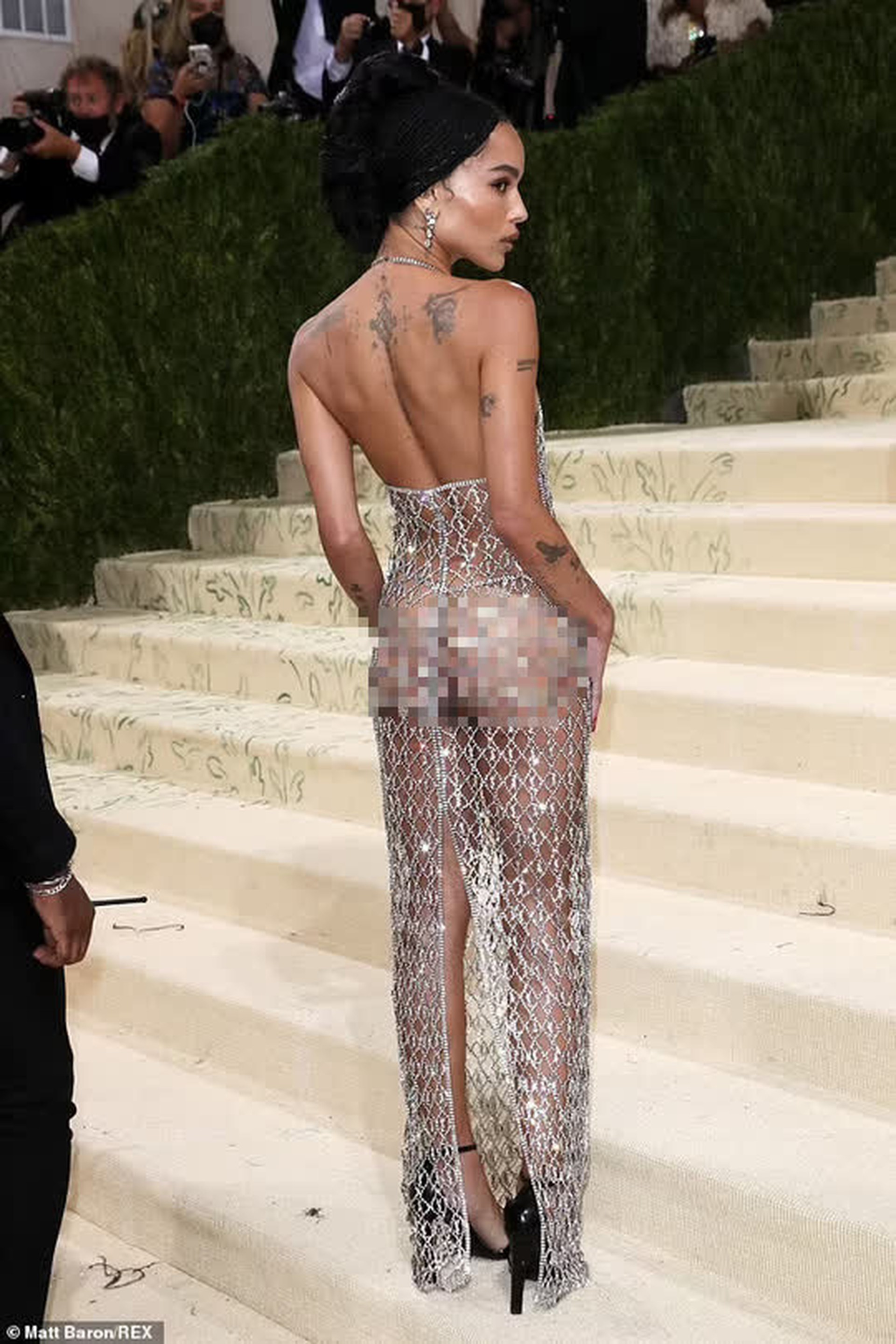 Bị chỉ tr&iacute;ch &ldquo;mặc như kh&ocirc;ng&rdquo;, minh tinh Zoe Kravitz phản ứng gay gắt - Ảnh 2.