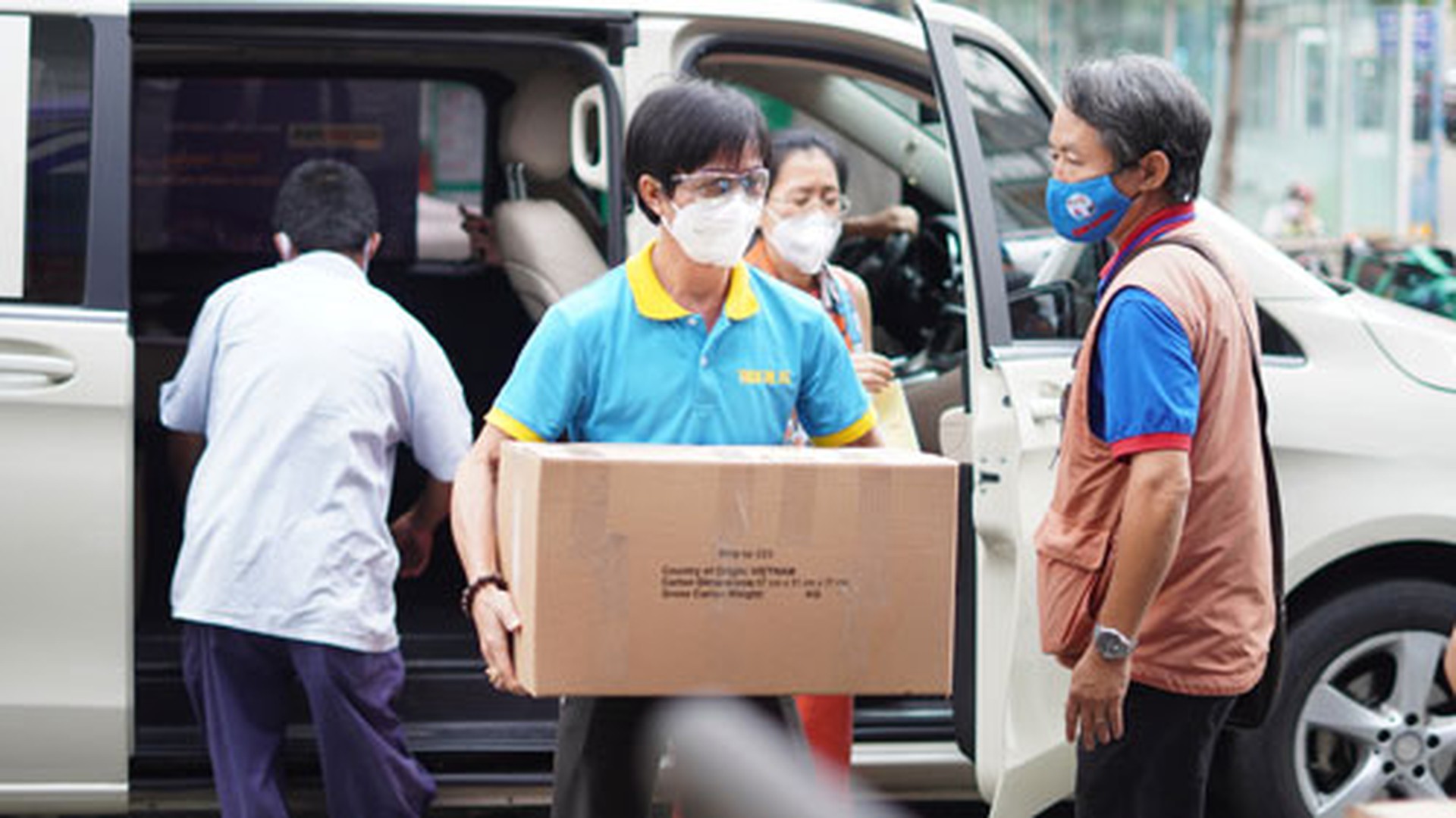 Chương tr&igrave;nh Tổ quốc cần, cả nước chung tay: Tiếp sức tuyến đầu chống dịch - Ảnh 1.