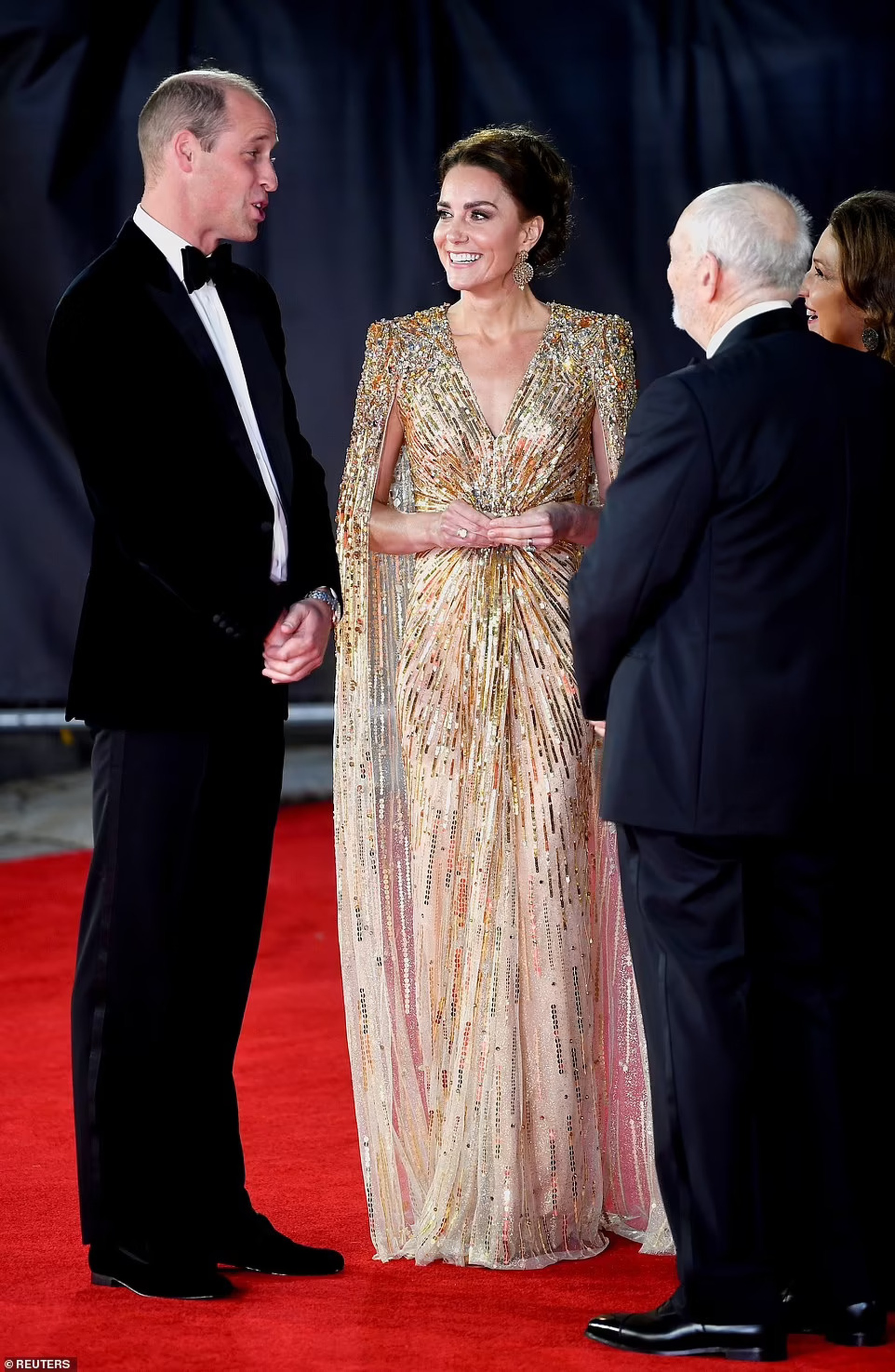C&ocirc;ng nương Kate Middleton lộng lẫy tr&ecirc;n thảm đỏ - Ảnh 1.