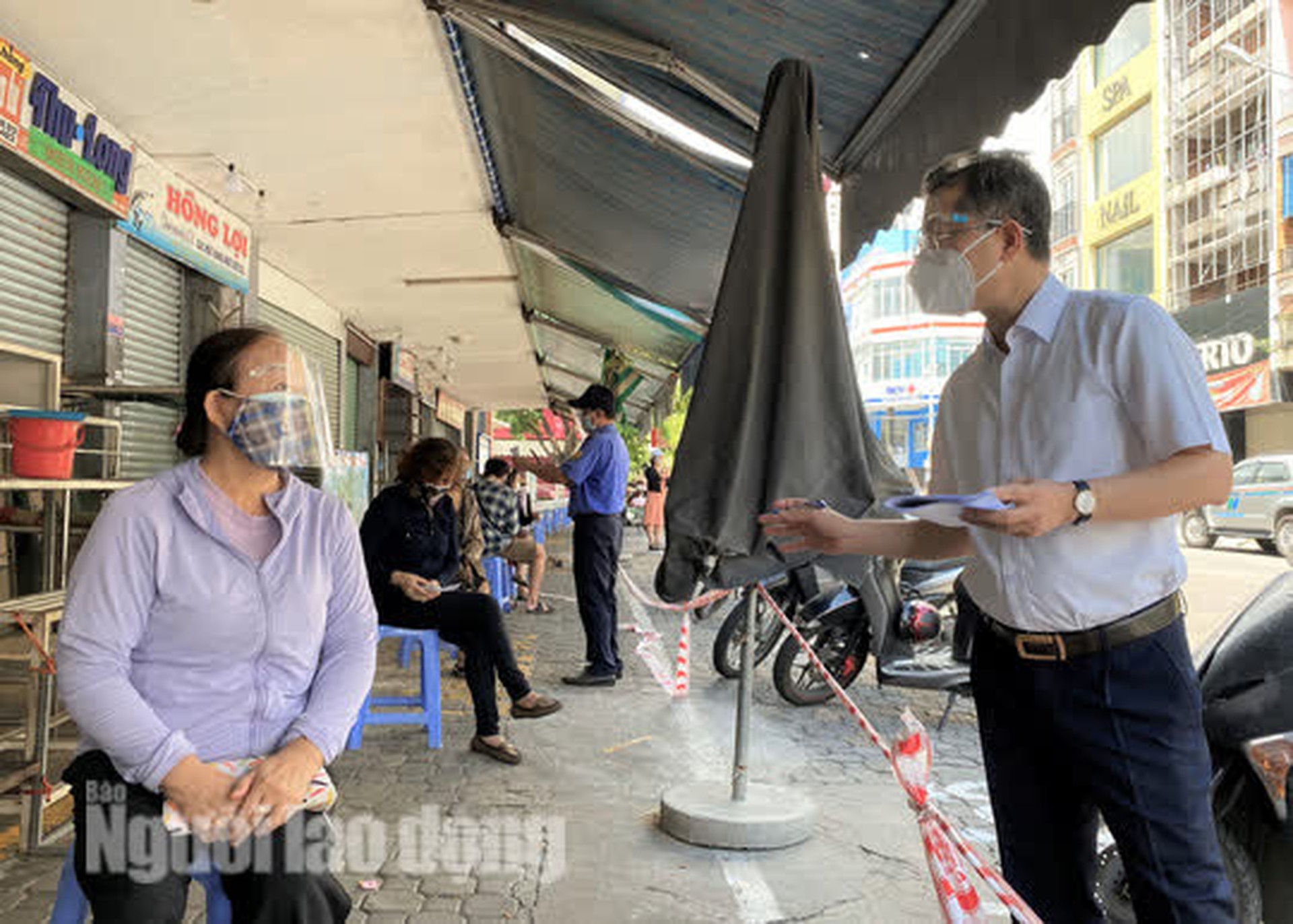 B&iacute; thư Th&agrave;nh ủy TP Đ&agrave; Nẵng trực tiếp khảo s&aacute;t người d&acirc;n về c&aacute;c ch&iacute;nh s&aacute;ch hỗ trợ - Ảnh 2.