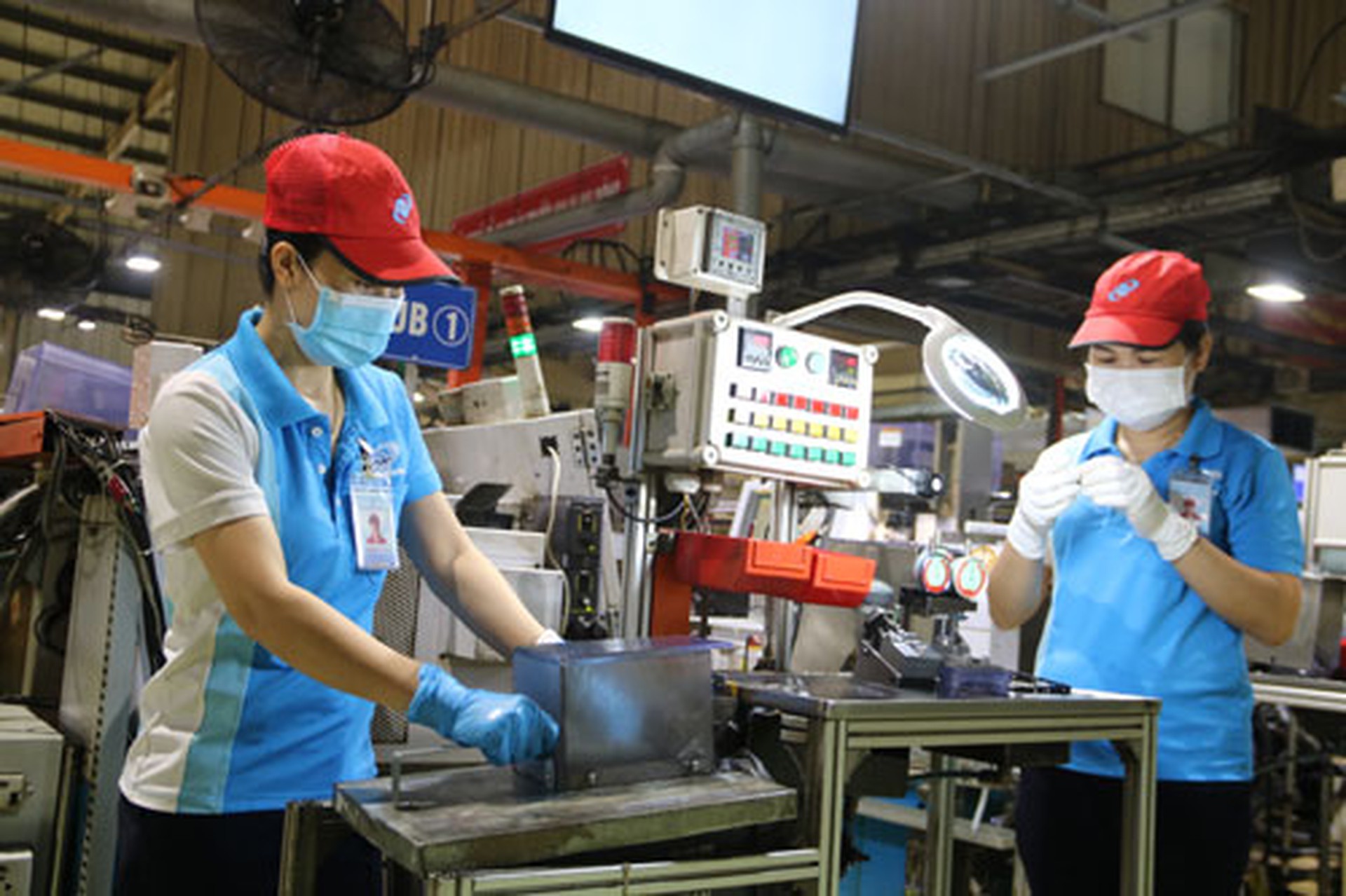 Thưởng Tết: Cần h&agrave;i h&ograve;a lợi &iacute;ch - Ảnh 1.
