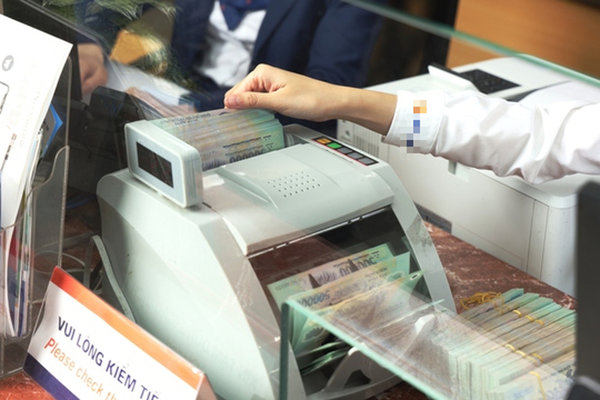 L&atilde;i suất h&ocirc;m nay 16-11: "&Ocirc;ng lớn" ng&acirc;n h&agrave;ng tăng mạnh l&atilde;i suất tiền gửi- Ảnh 1.