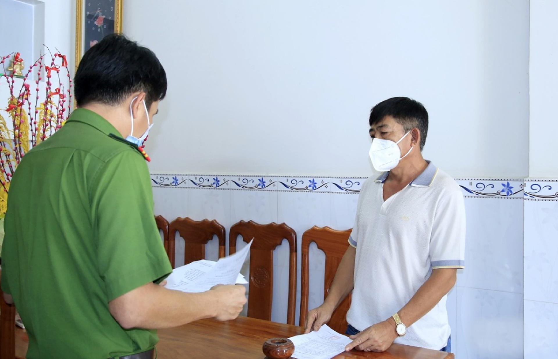 Danh t&iacute;nh những c&aacute;n bộ, cựu c&aacute;n c&ocirc;ng an ở An Giang bị bắt - Ảnh 2.
