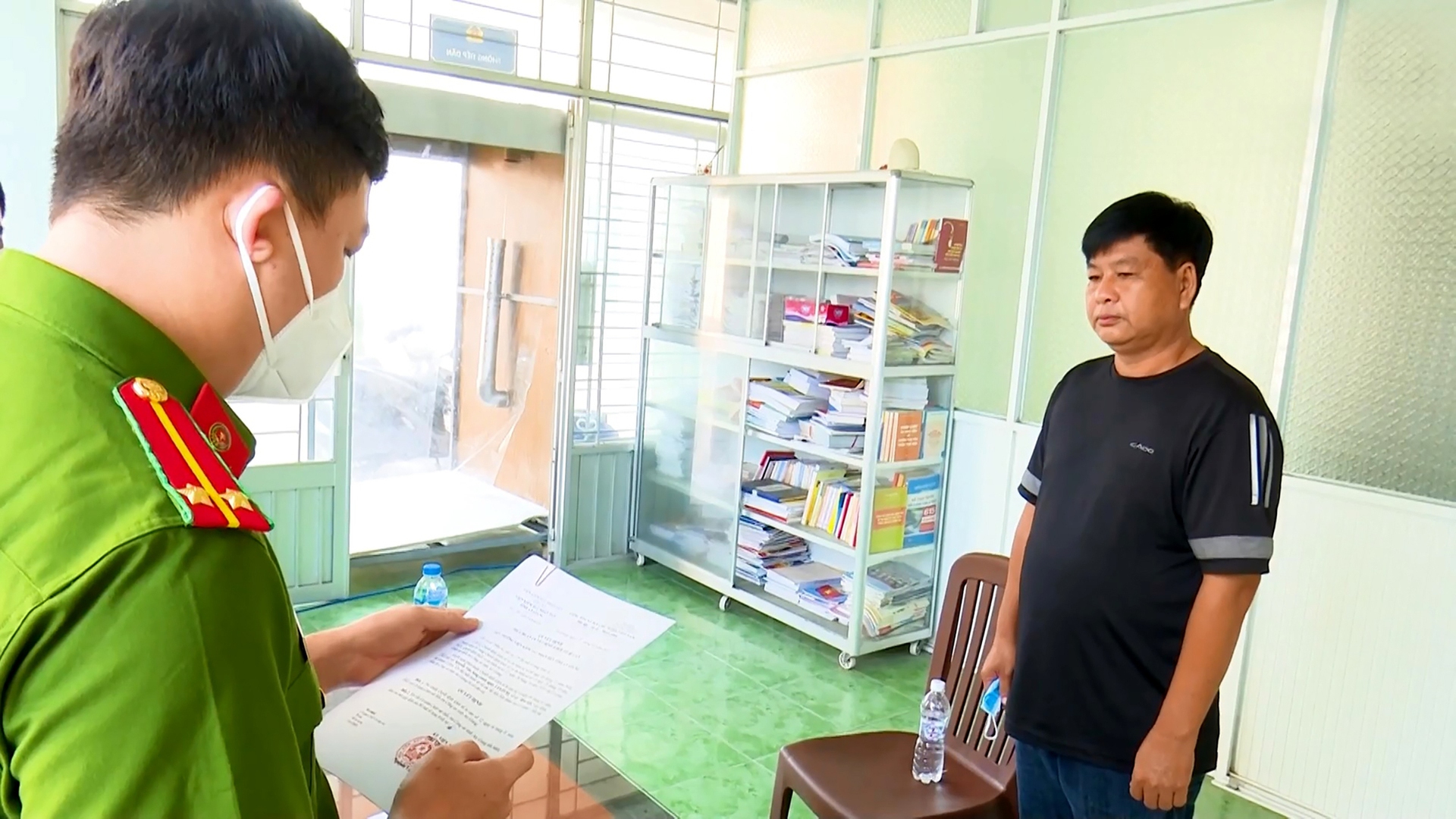 Danh t&iacute;nh những c&aacute;n bộ, cựu c&aacute;n c&ocirc;ng an ở An Giang bị bắt - Ảnh 3.