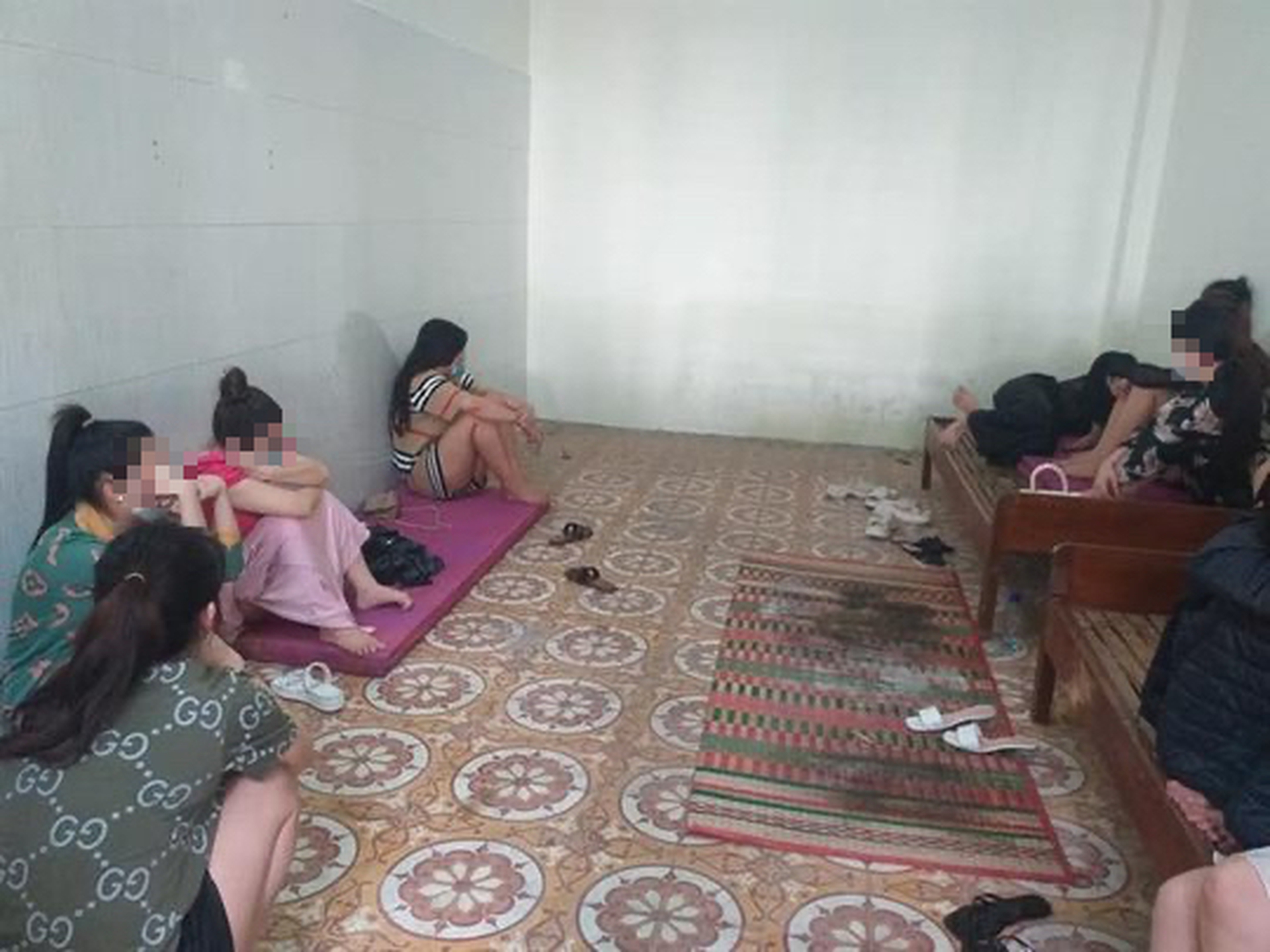 71 người ph&ecirc; pha ma t&uacute;y tại qu&aacute;n karaoke ven biển Đ&agrave; Nẵng - Ảnh 2.