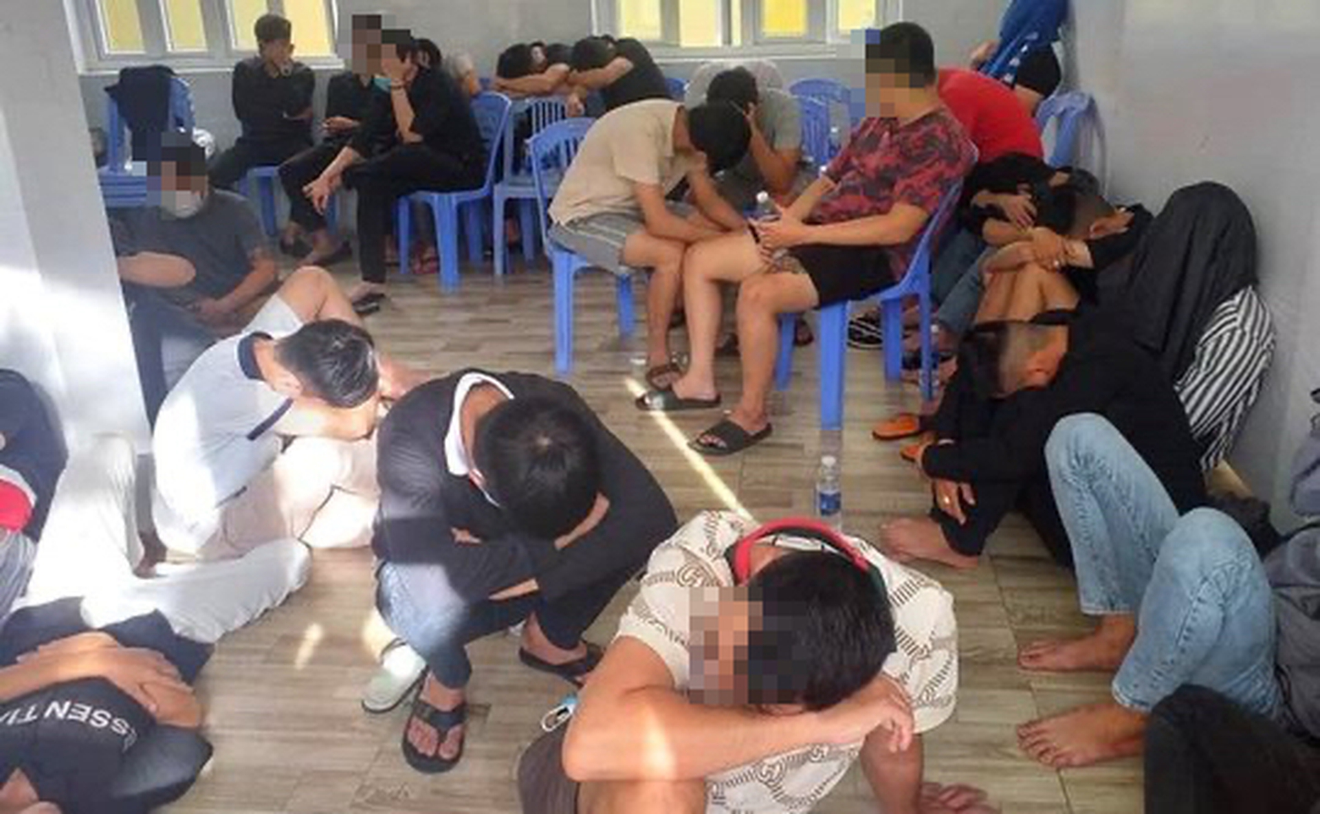 71 người ph&ecirc; pha ma t&uacute;y tại qu&aacute;n karaoke ven biển Đ&agrave; Nẵng - Ảnh 1.
