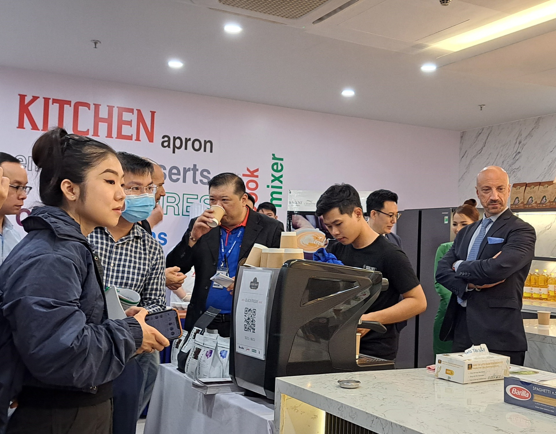M&igrave; spaghetti, rượu vang,&hellip; giảm gi&aacute; mạnh tại &ldquo;Tuần lễ ẩm thực &Yacute;&rdquo; - Ảnh 1.