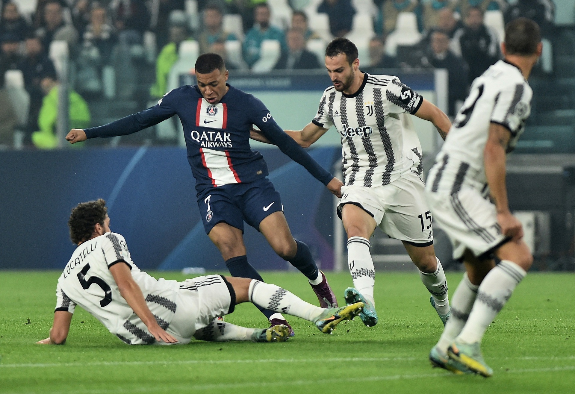 Hạ chủ nh&agrave; Juventus, PSG cay đắng mất ng&ocirc;i đầu bảng Champions League - Ảnh 2.